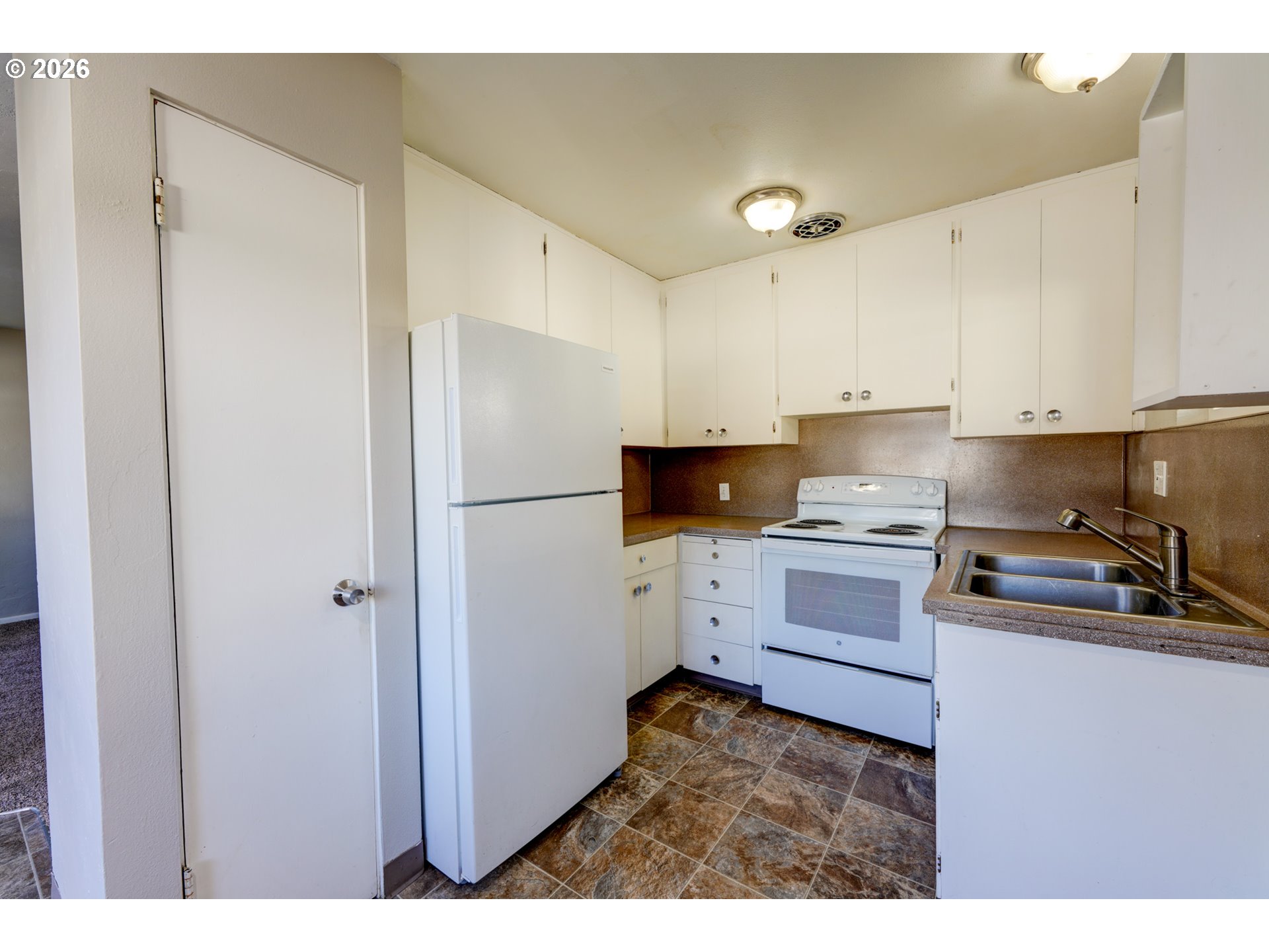 1049 Se Walnut St Property Photo 18