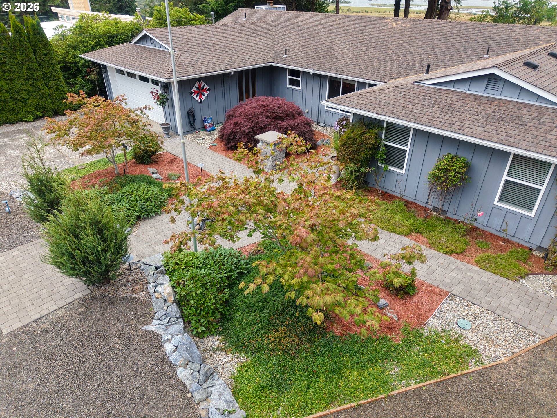 1689 Applewood Dr Property Photo 3