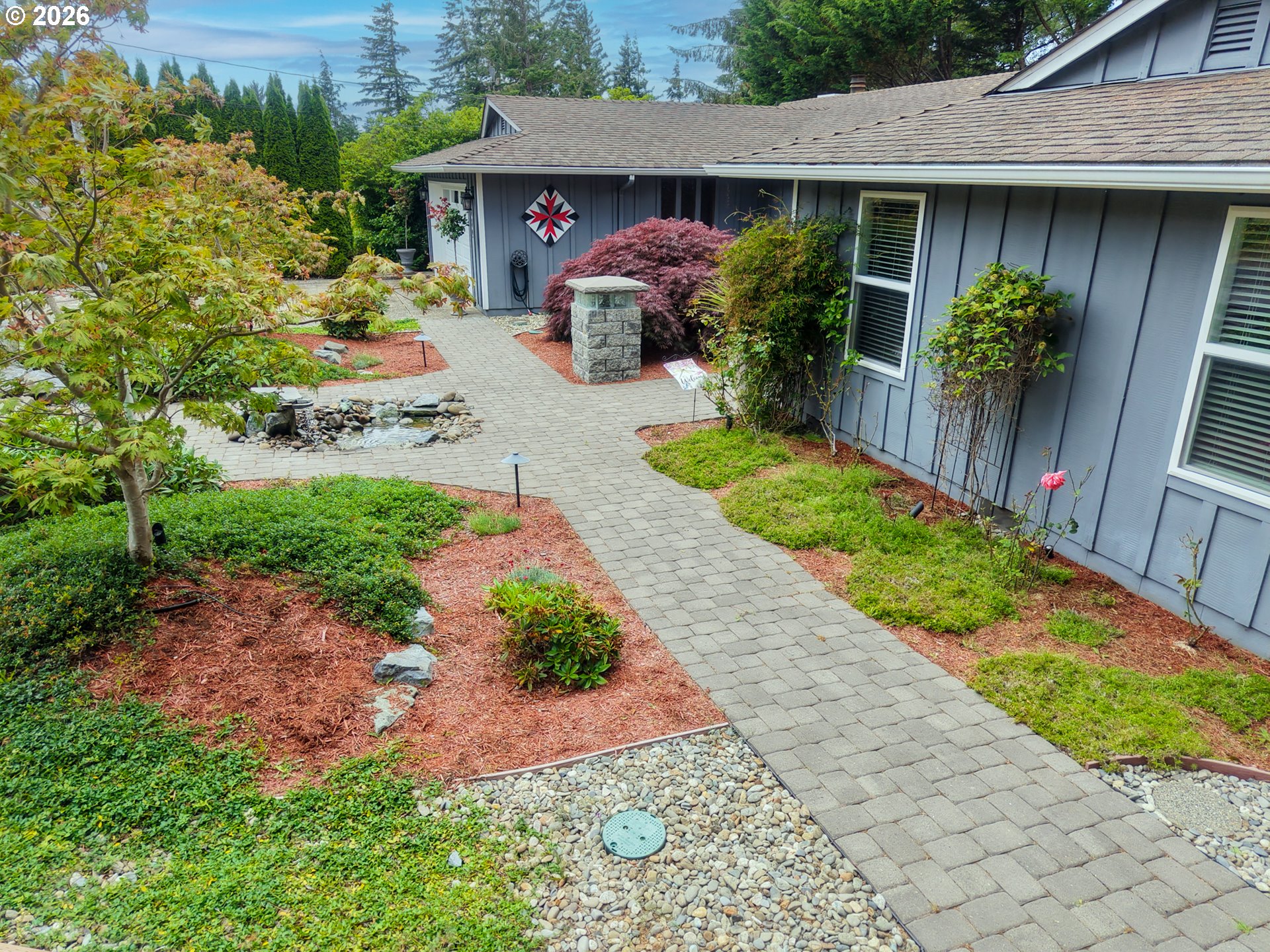 1689 Applewood Dr Property Photo 4