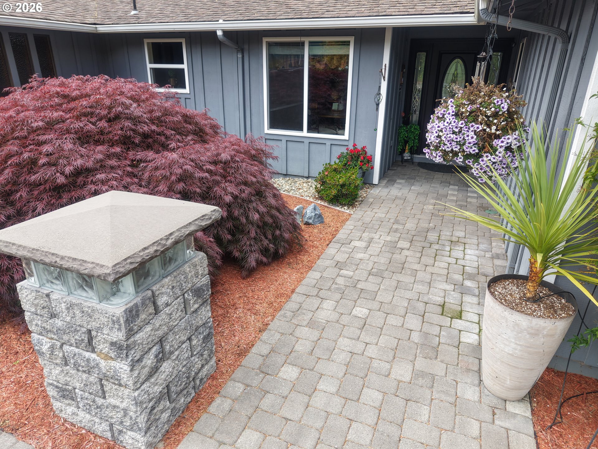 1689 Applewood Dr Property Photo 6