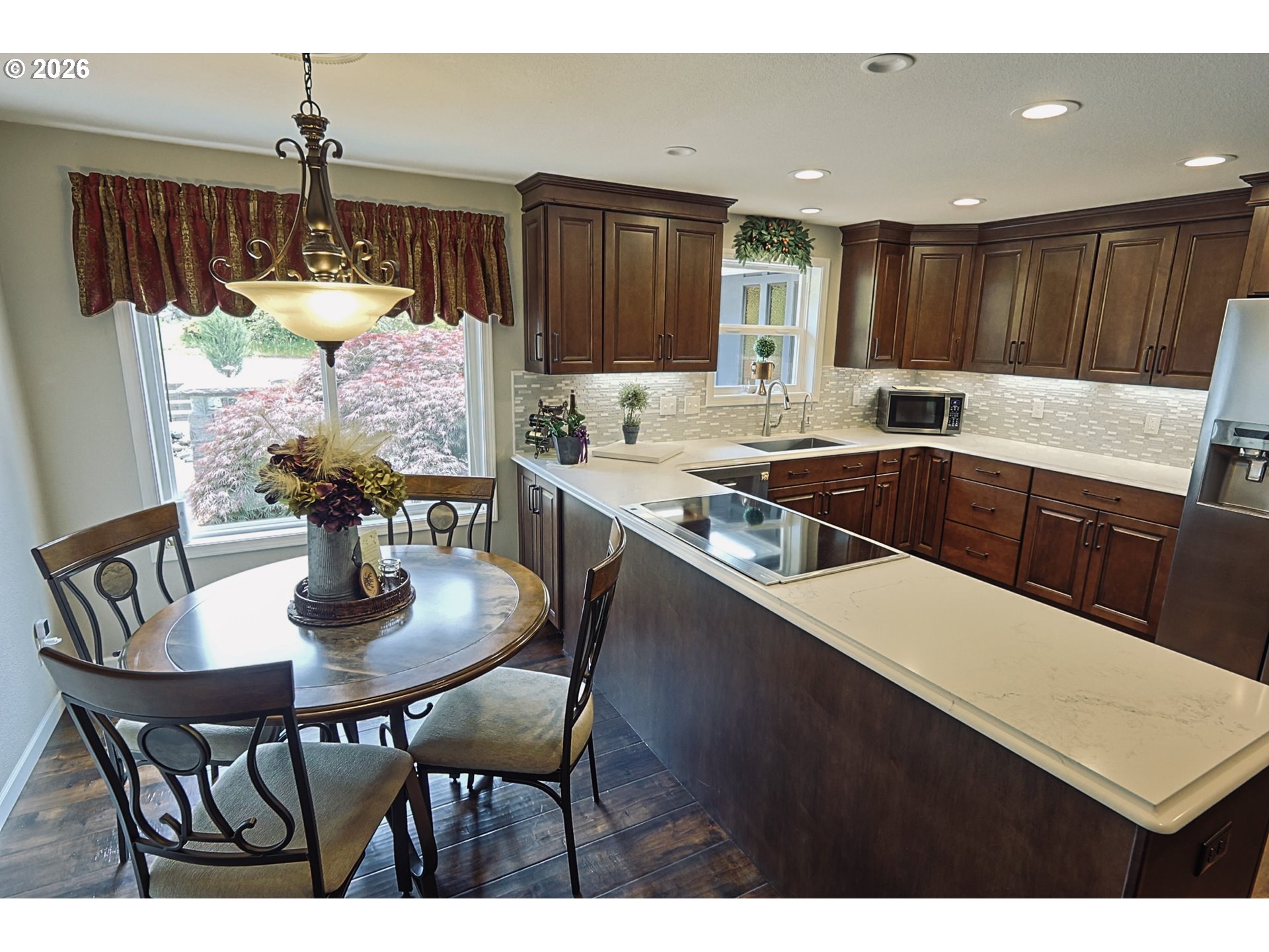 1689 Applewood Dr Property Photo 10