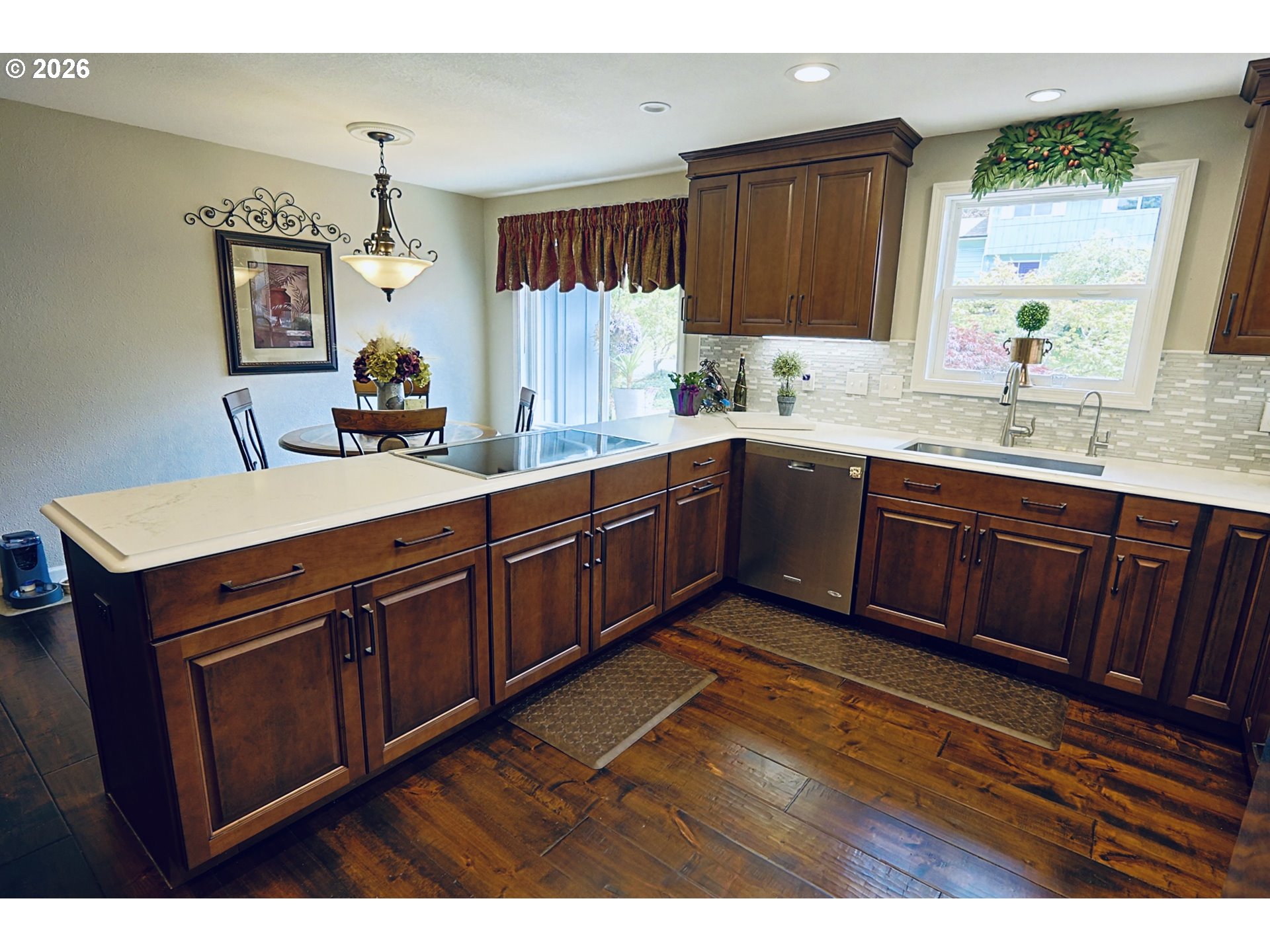 1689 Applewood Dr Property Photo 11
