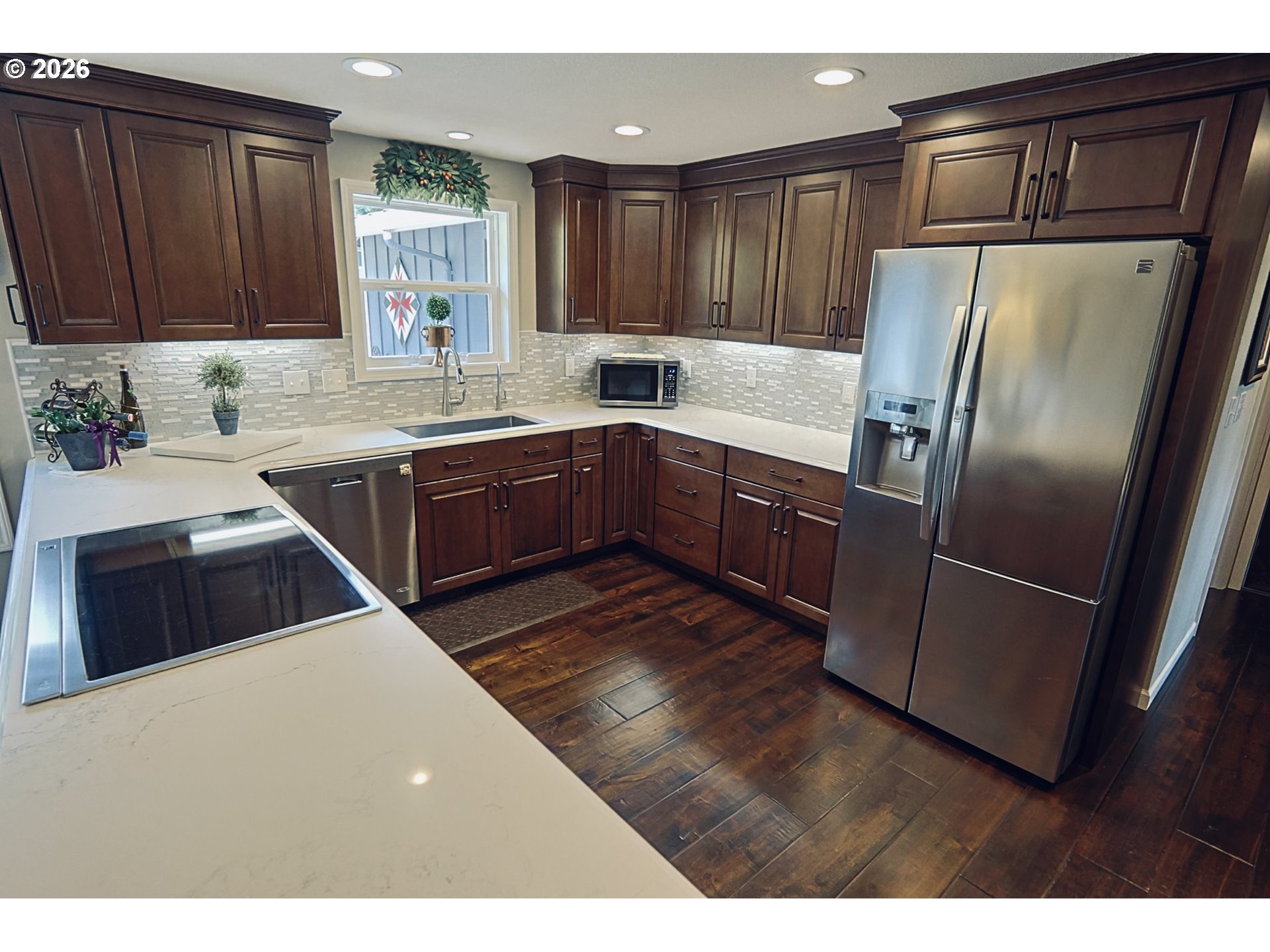 1689 Applewood Dr Property Photo 12