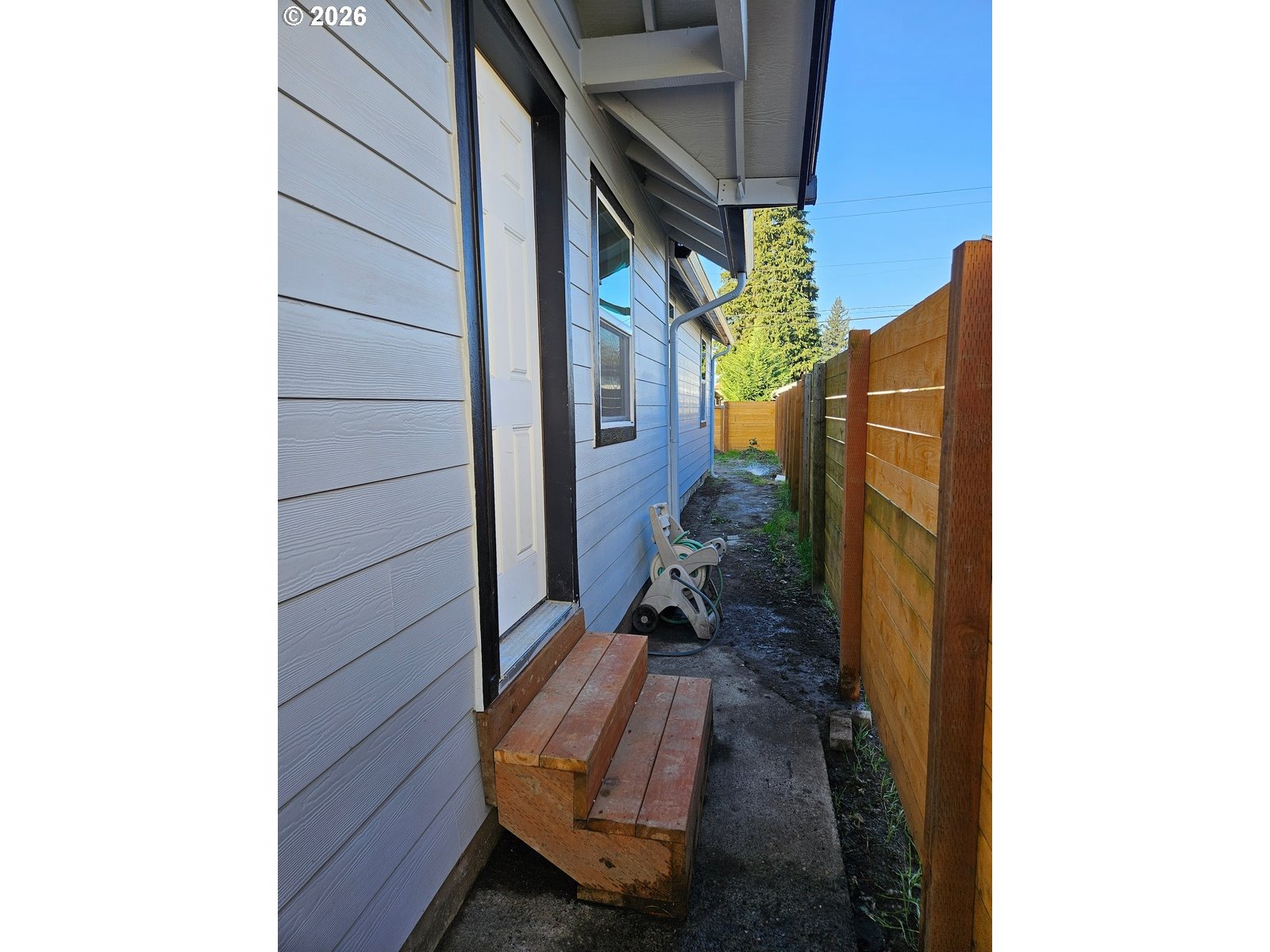 325/327 17th Ave Property Photo 4