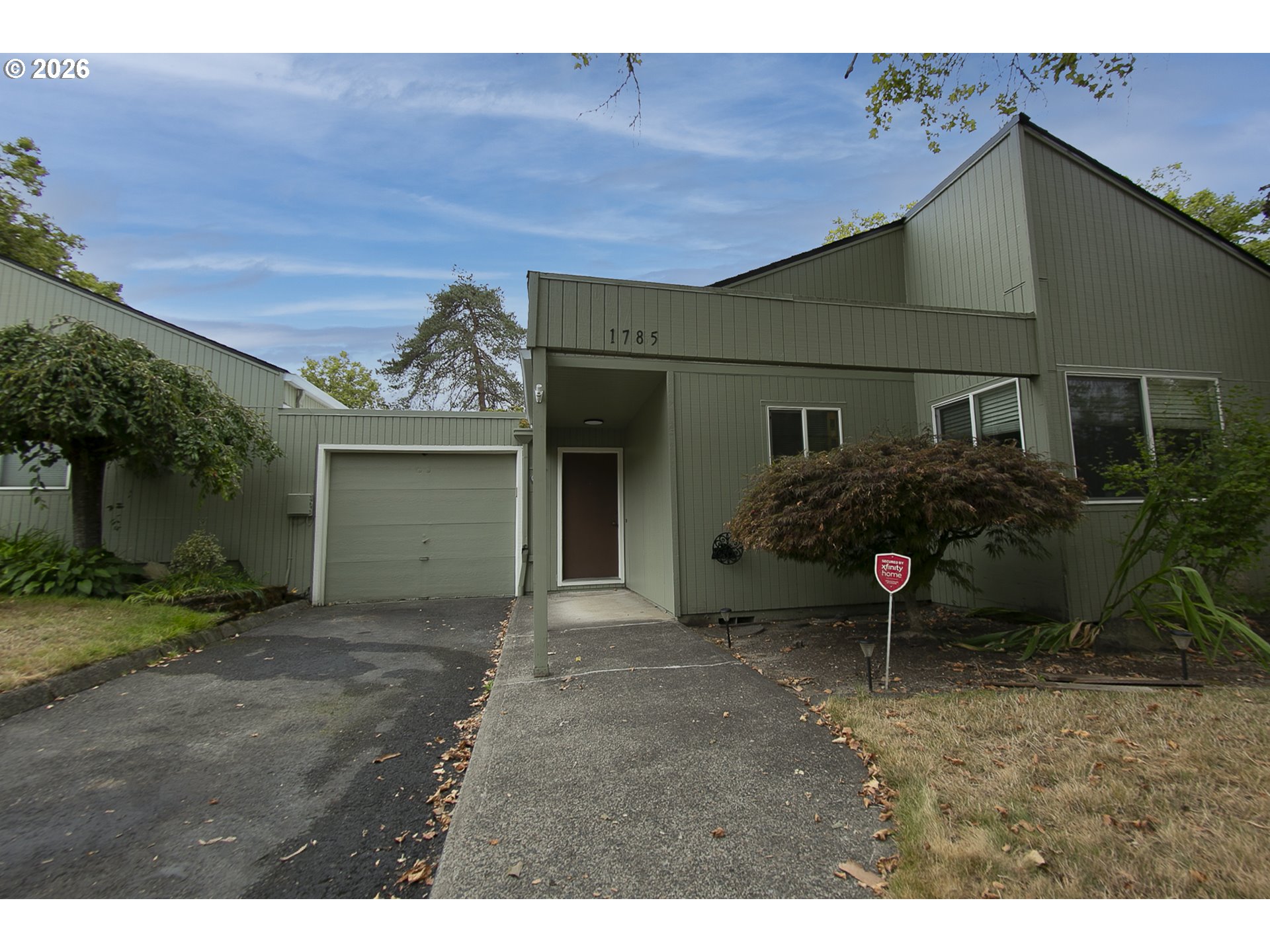 1785 Nw Rolling Hill Dr Property Photo 2