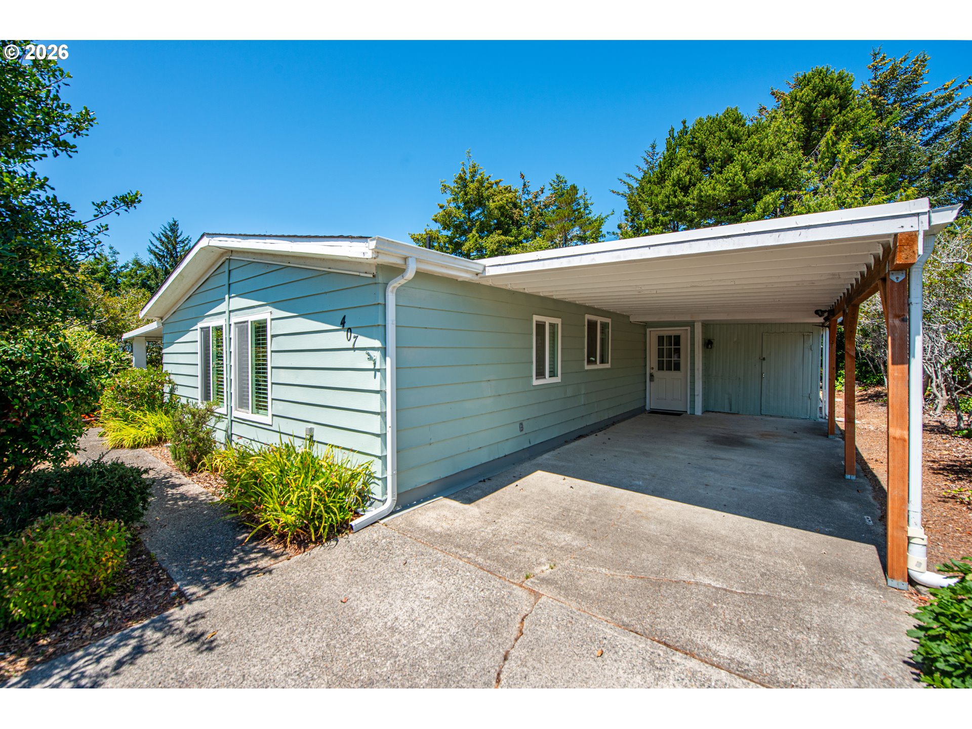 1600 Rhododendron Dr 407 Property Photo 2