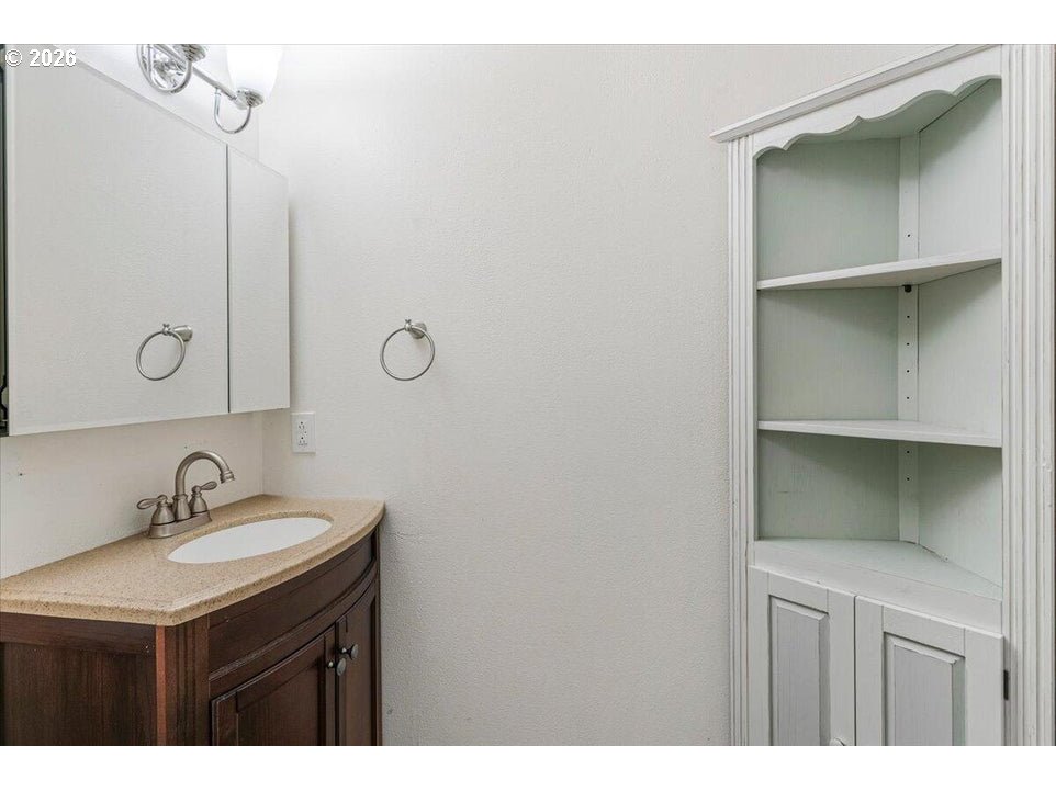 1176 Ne Barnes Rd Property Photo 34