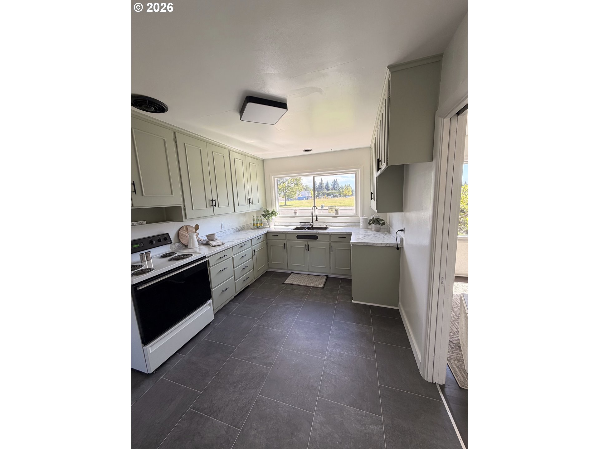 775 Howard Ave Property Photo 3