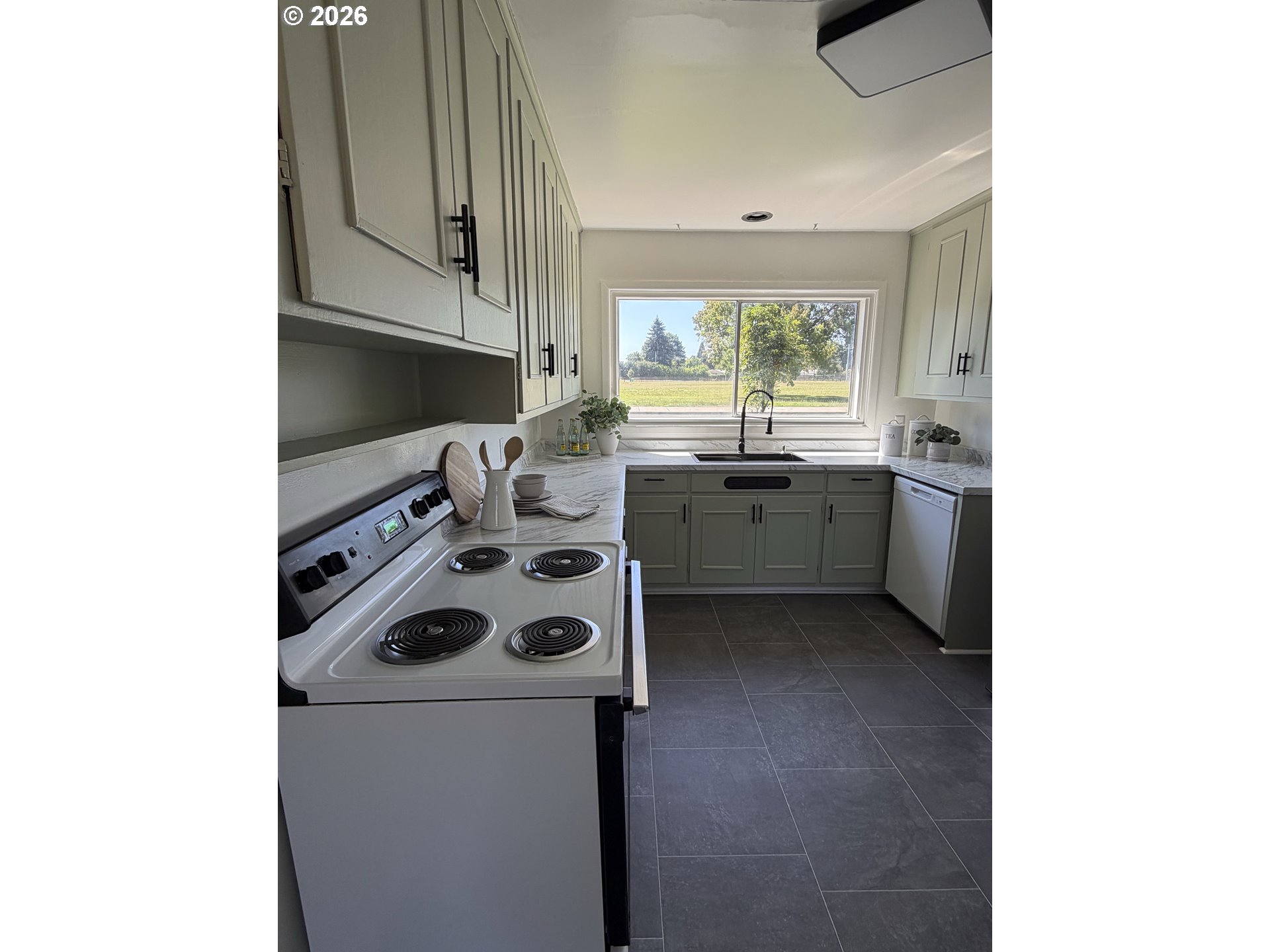775 Howard Ave Property Photo 10