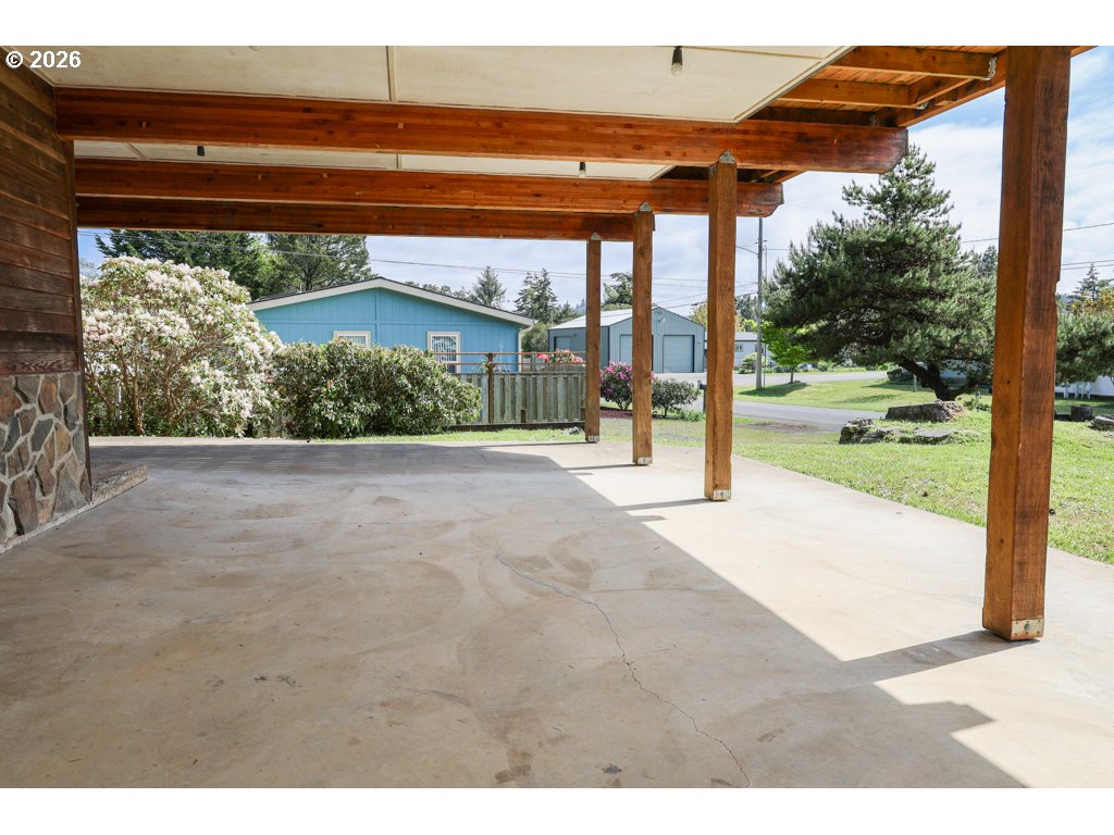 610 Tiara St Property Photo 5