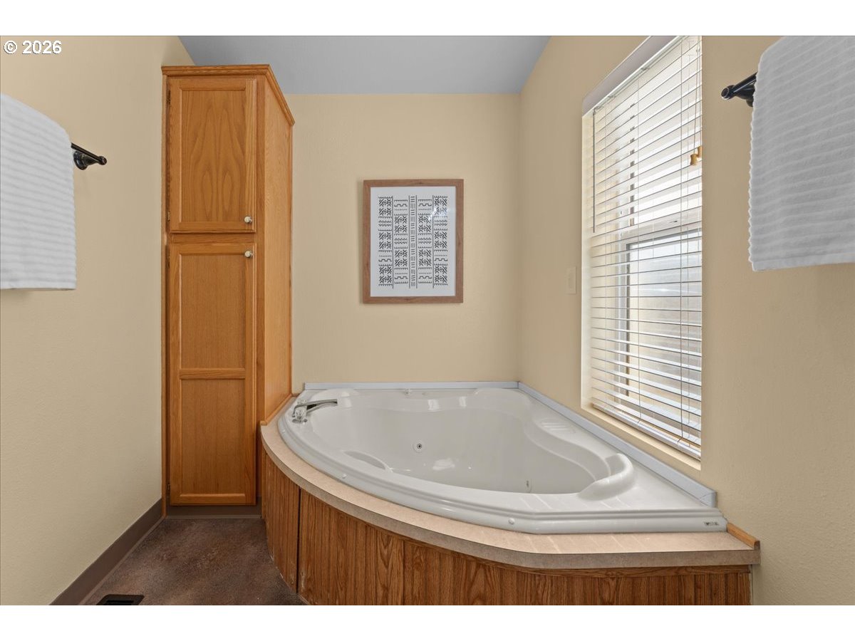 51374 Se Hoodview Dr Property Photo 24