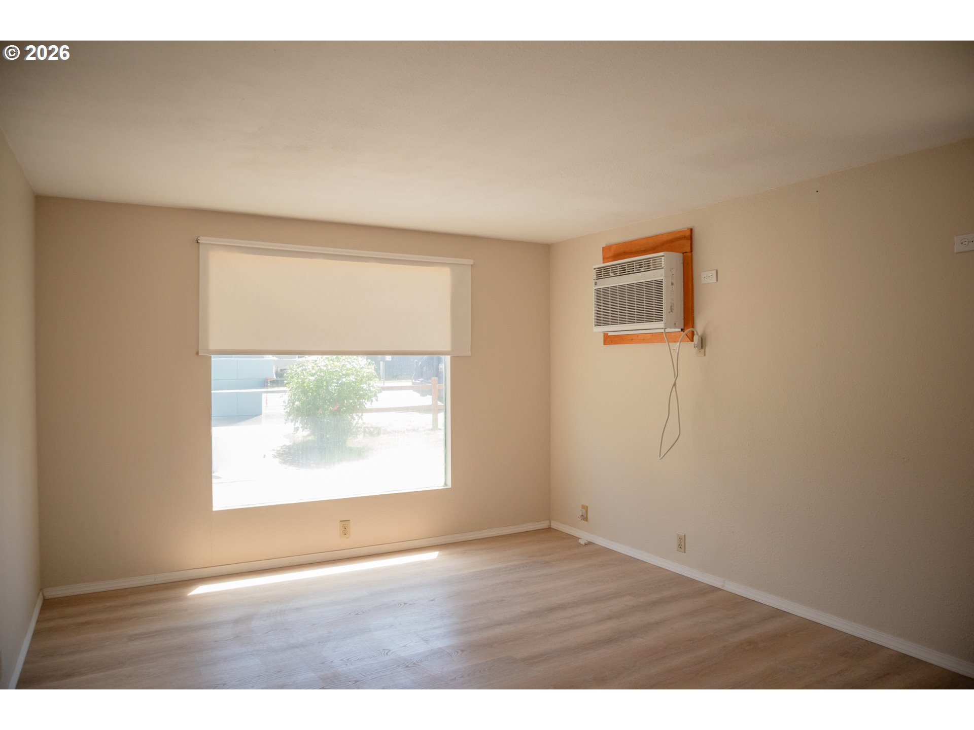 905 Chenoweth Loop Property Photo 4