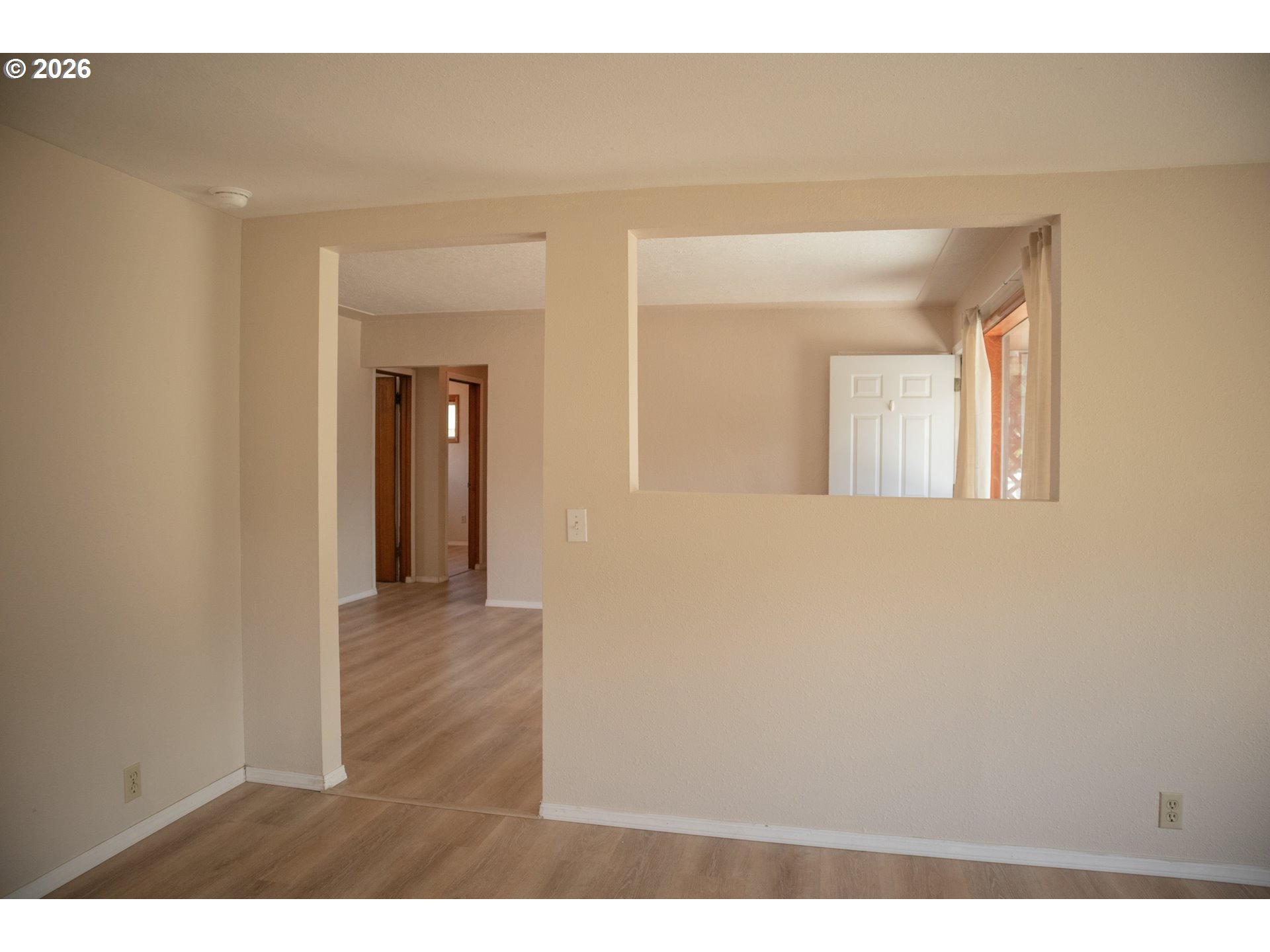 905 Chenoweth Loop Property Photo 7
