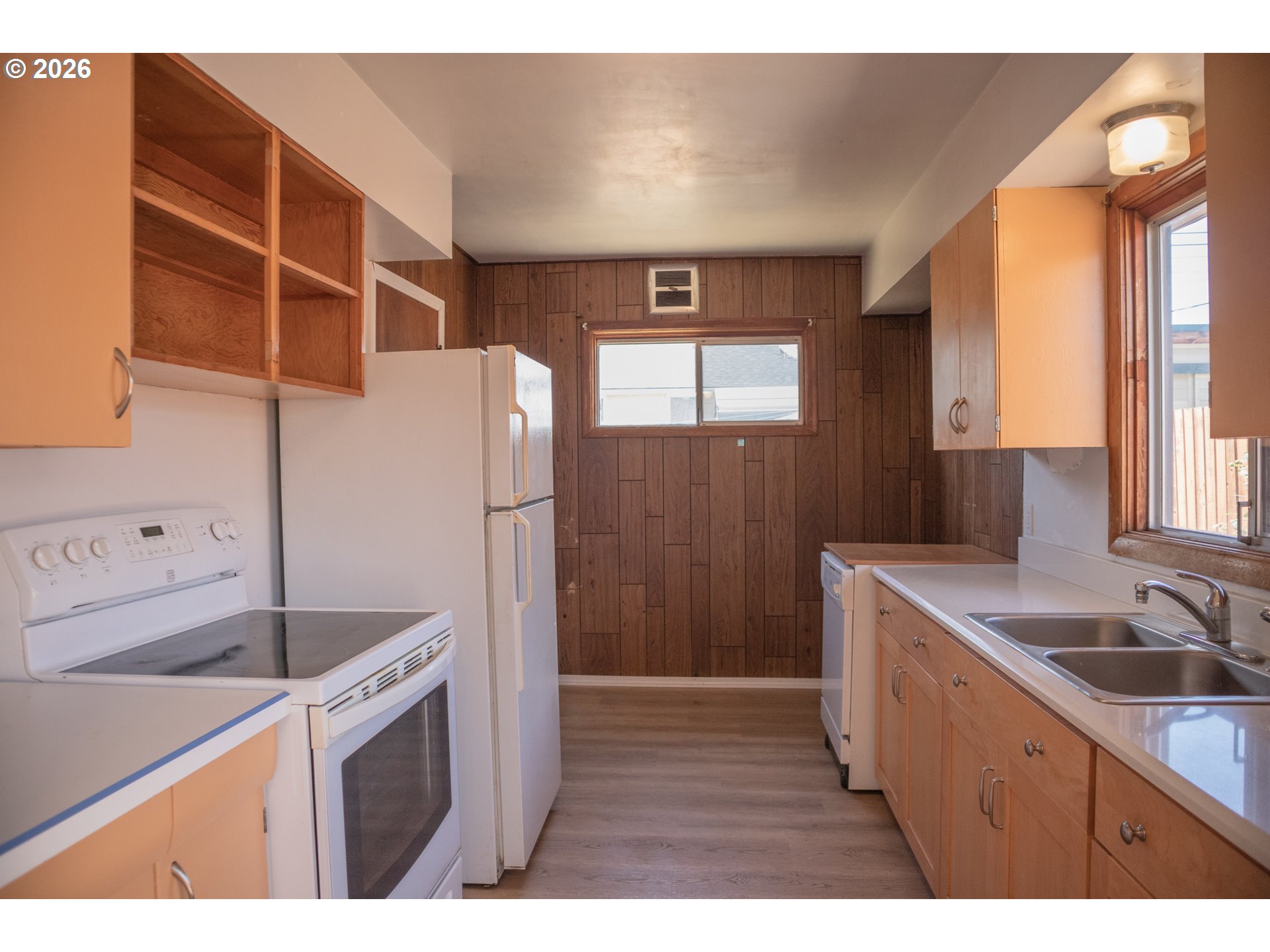 905 Chenoweth Loop Property Photo 9