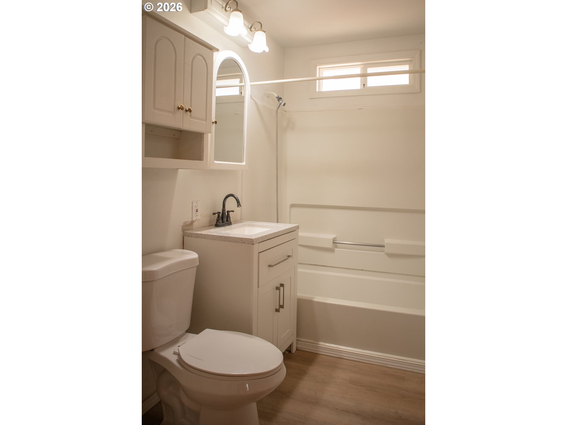 905 Chenoweth Loop Property Photo 11