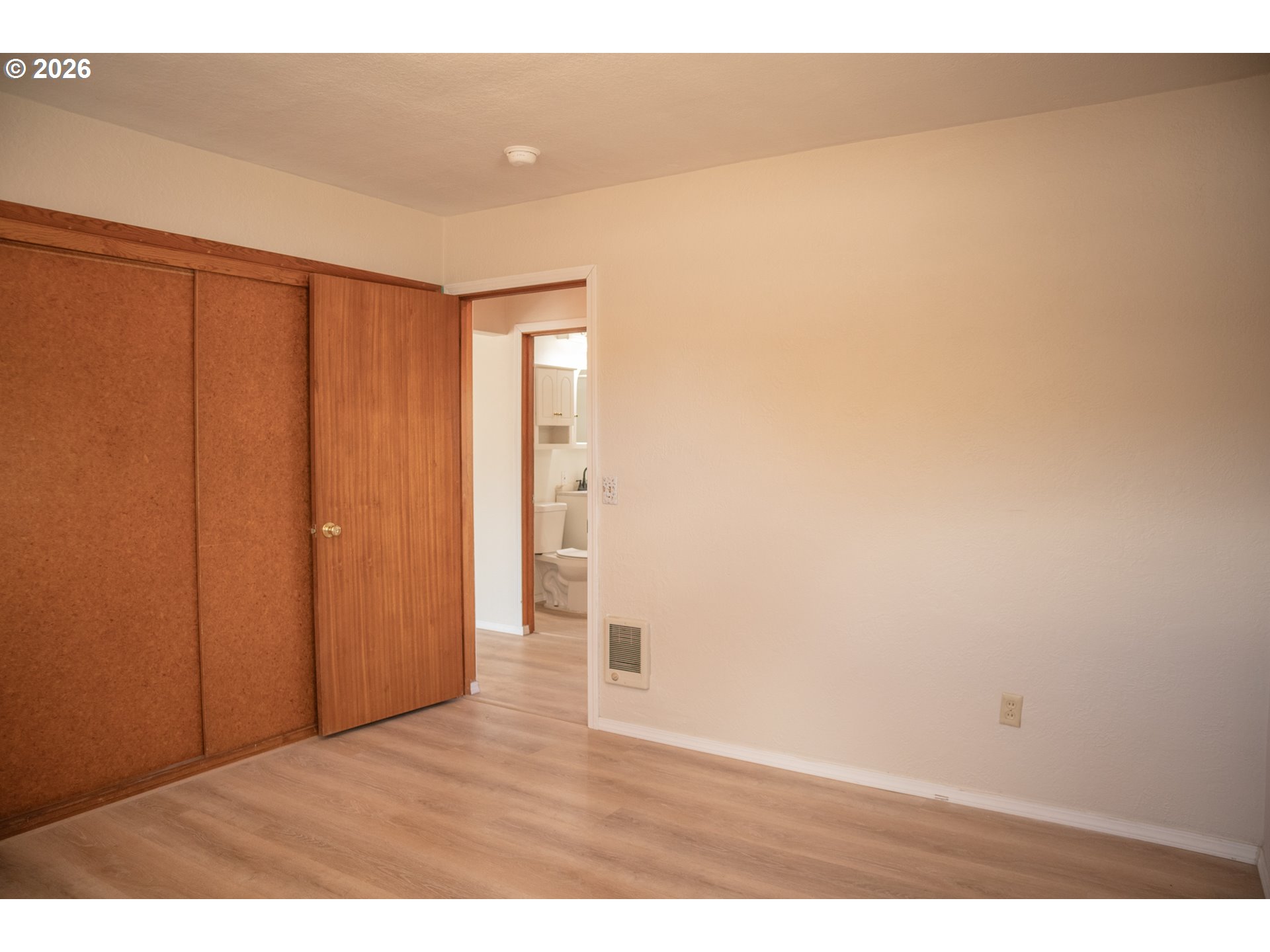 905 Chenoweth Loop Property Photo 17