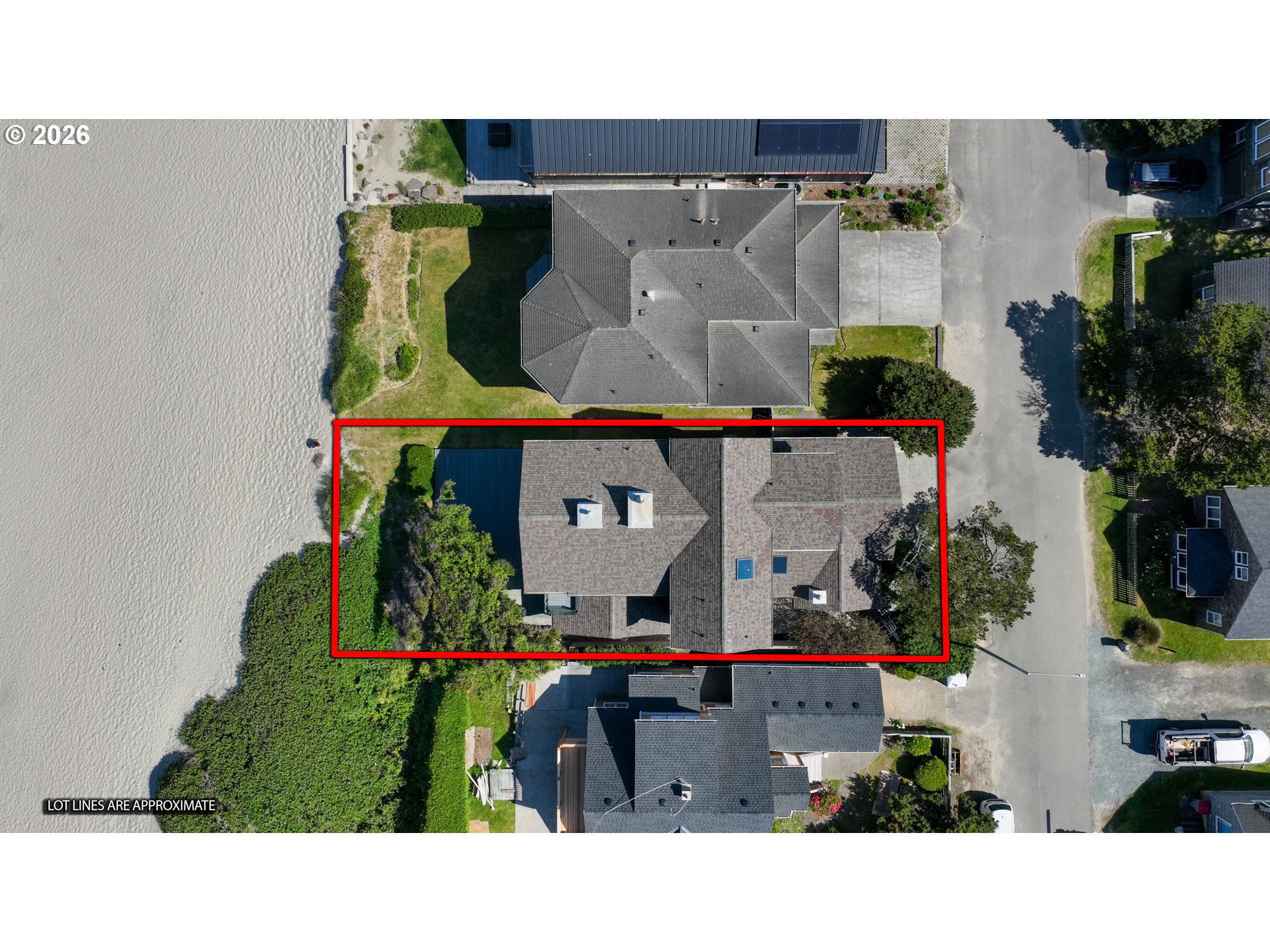 1360 Pacific St Property Photo 4