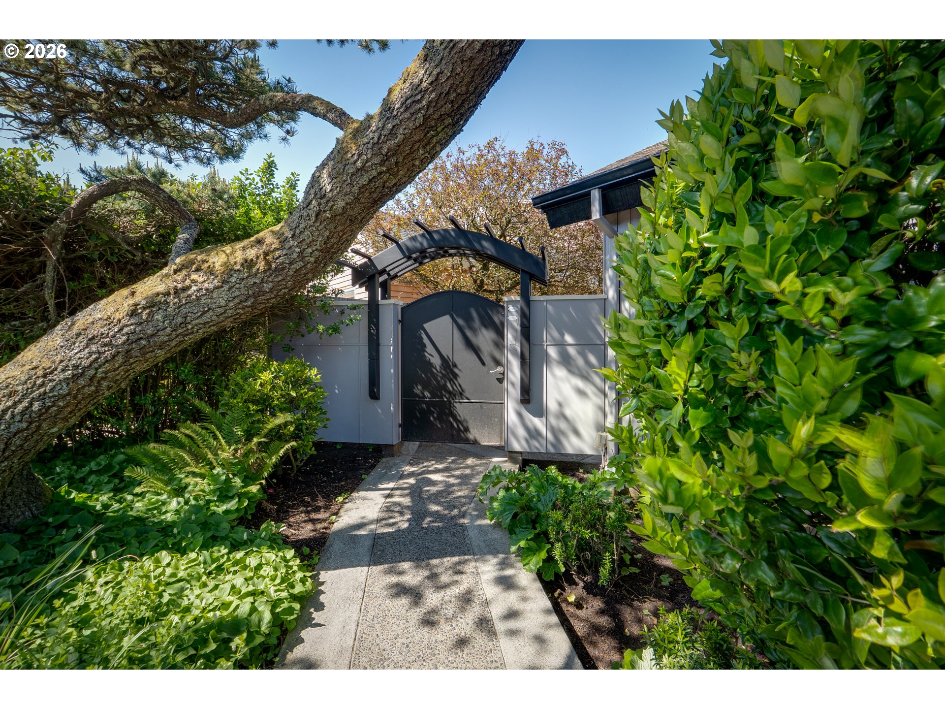 1360 Pacific St Property Photo 5