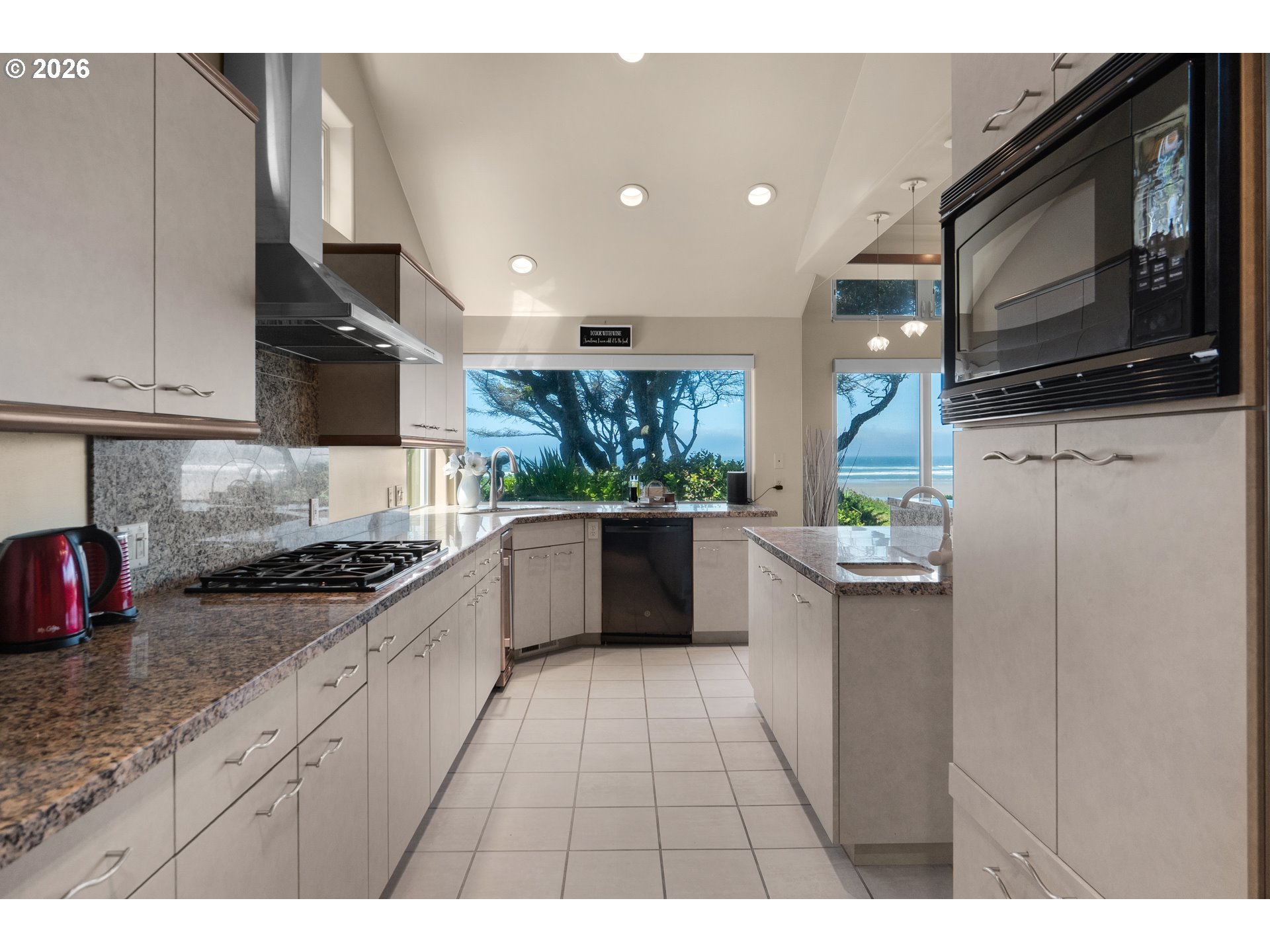1360 Pacific St Property Photo 32