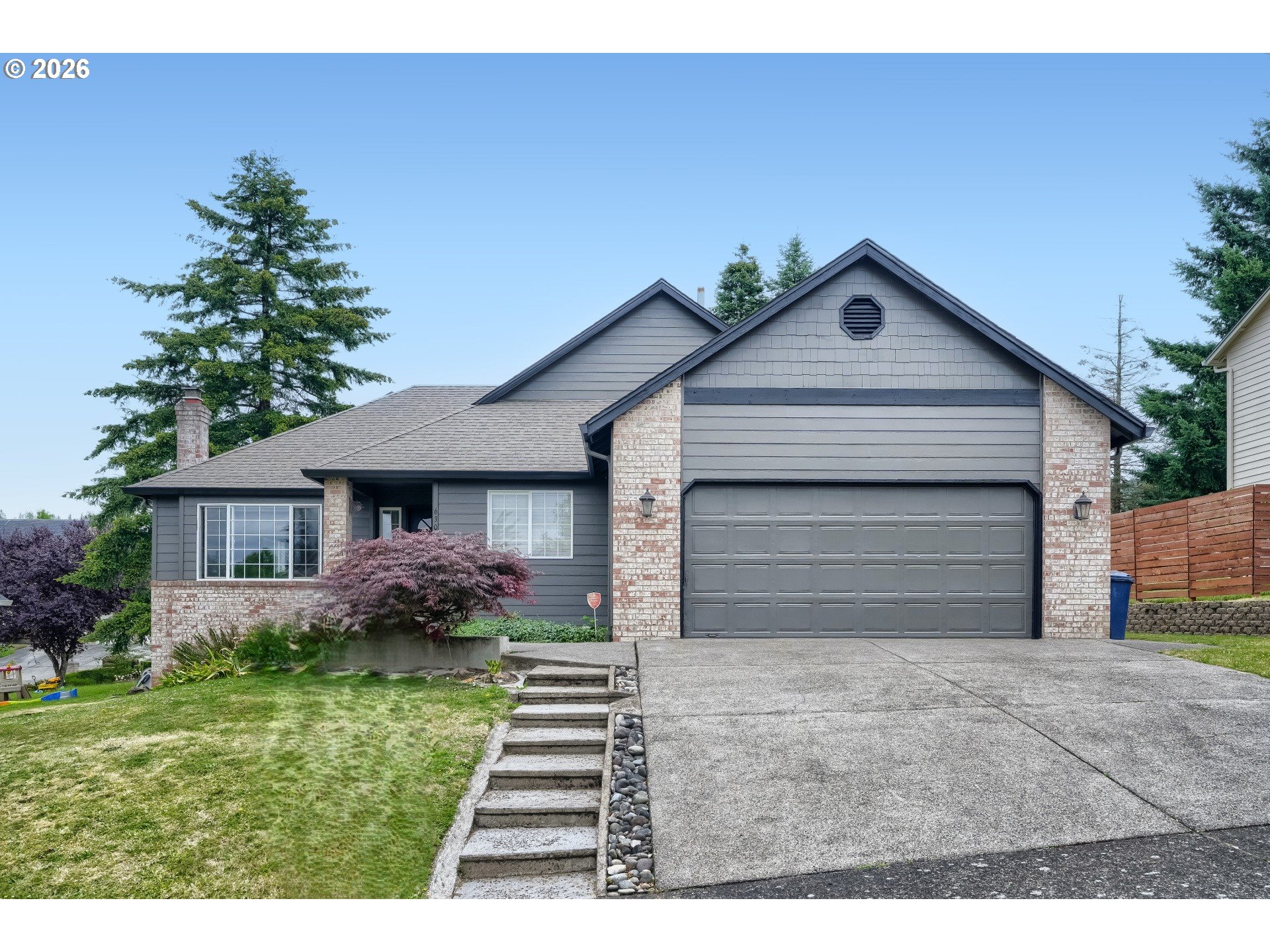 630 NW KLICKITAT ST Property Photo 1
