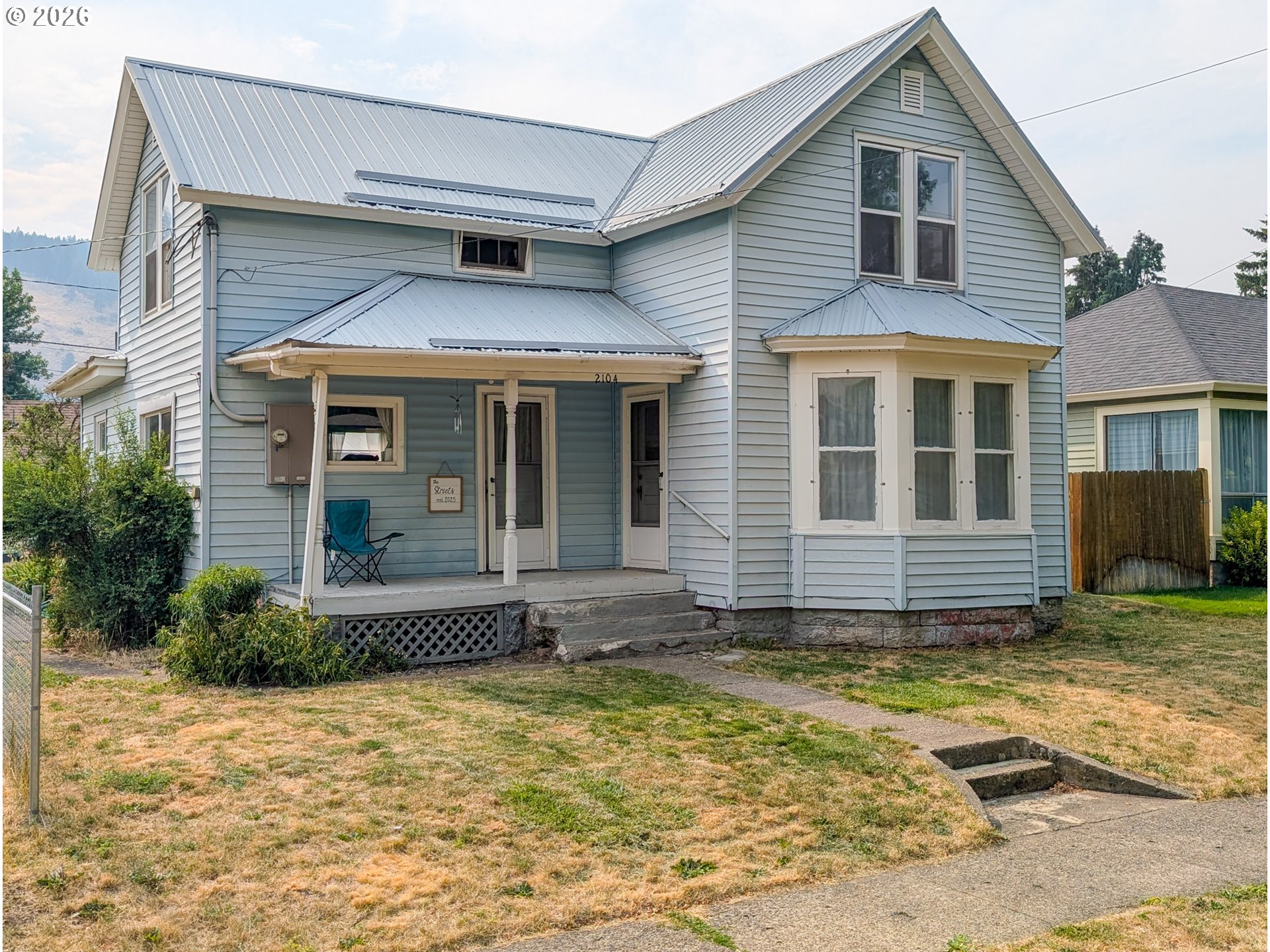 2104 1st St Property Photo 1