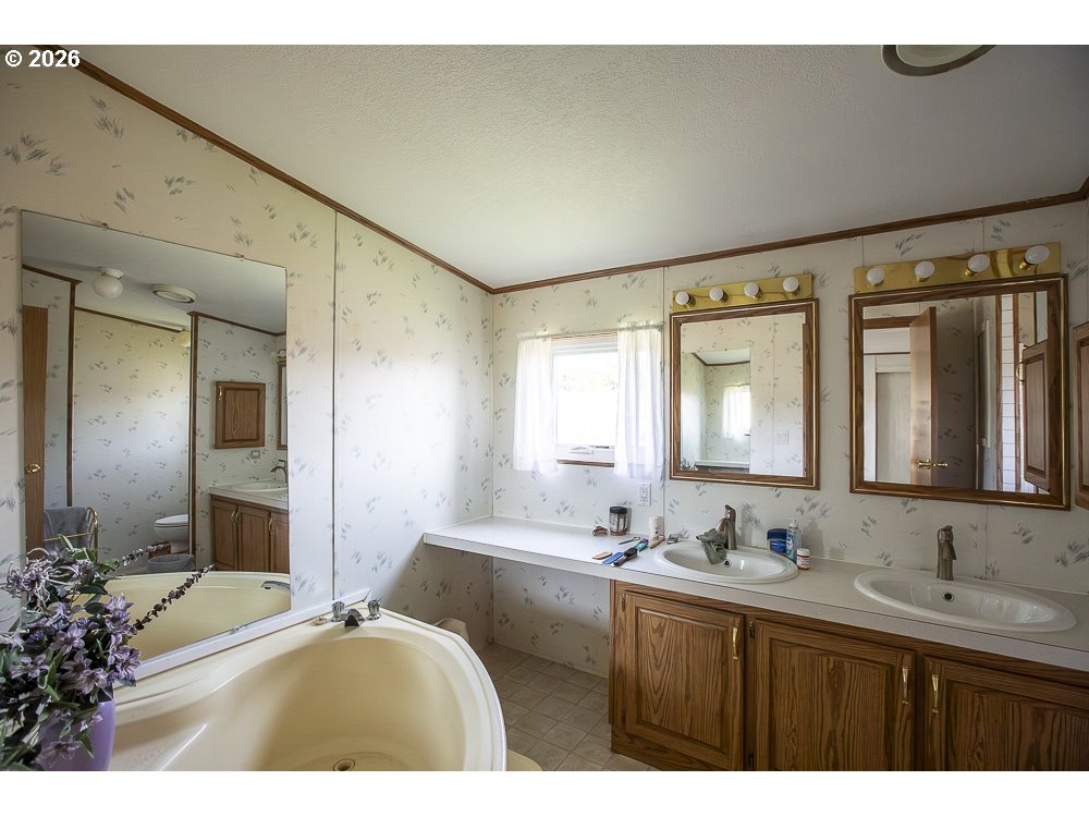 313 12th St 11 Property Photo 6