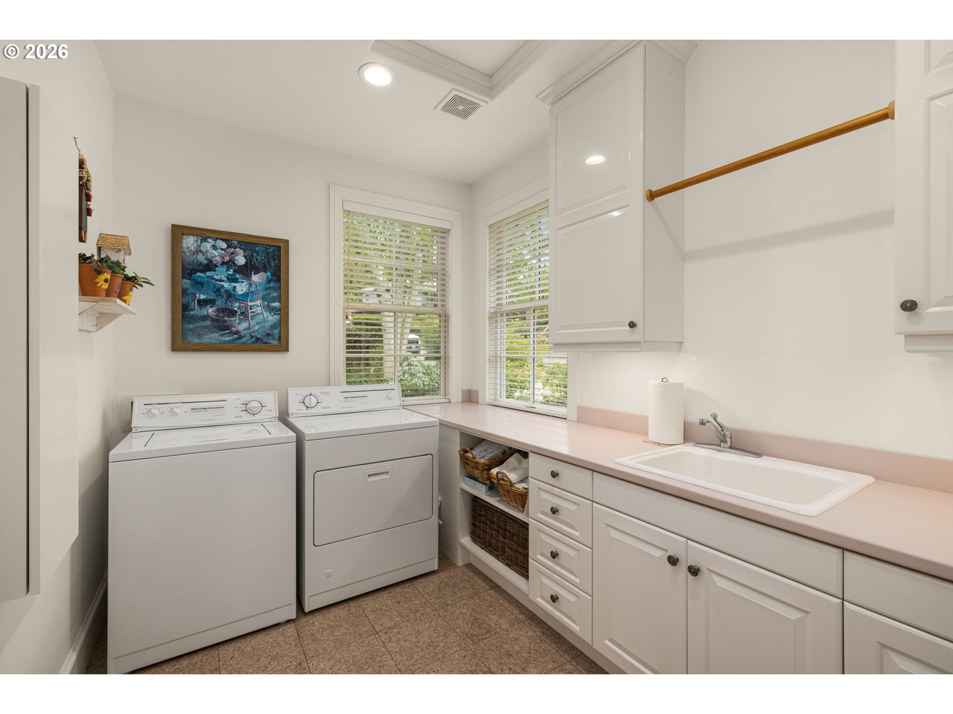 5565 Summit St Property Photo 17