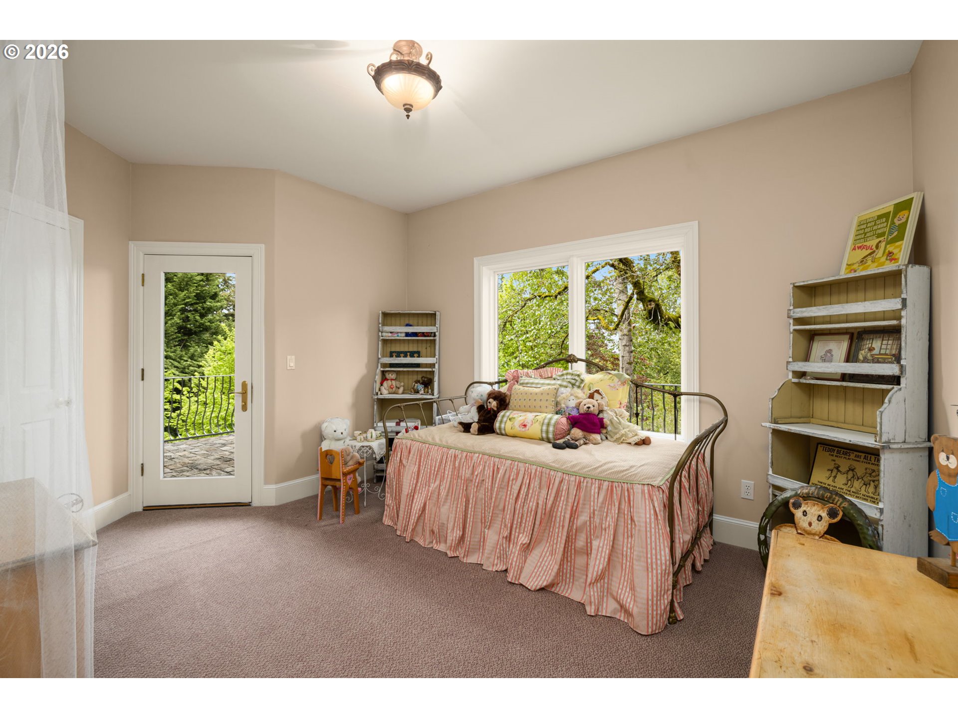 5565 Summit St Property Photo 32