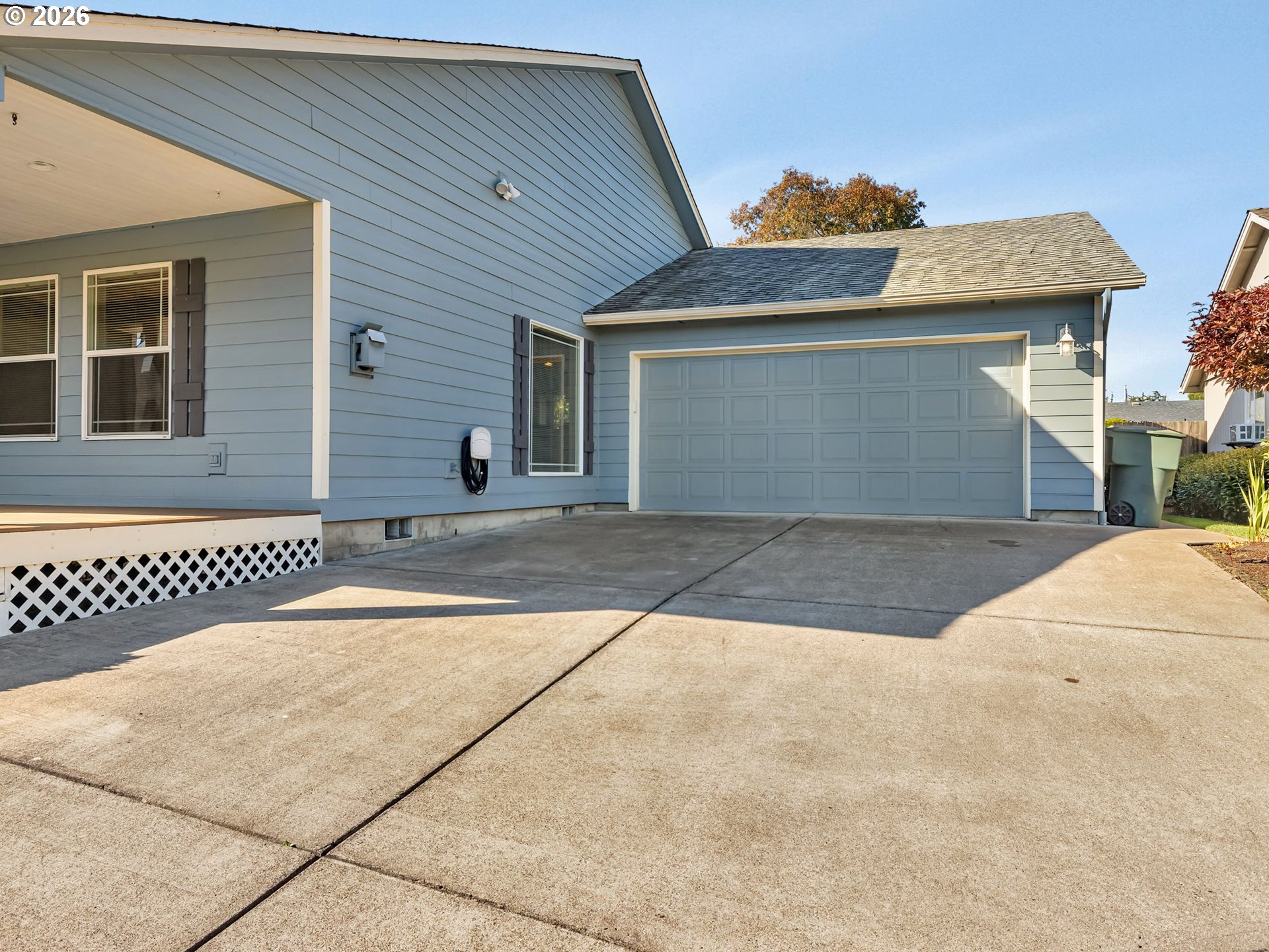 635 Ne Blair Ct Property Photo 4