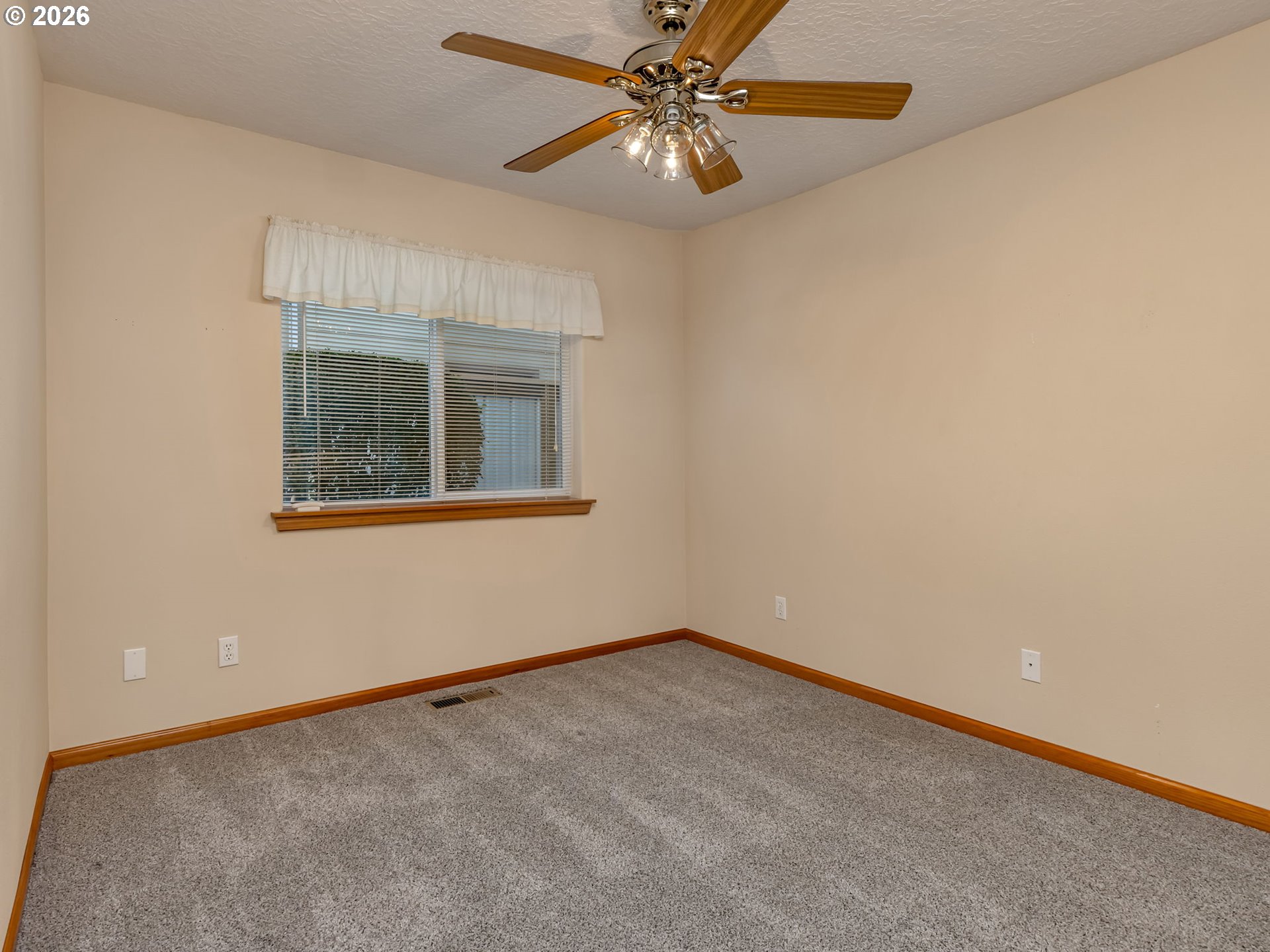 635 Ne Blair Ct Property Photo 18