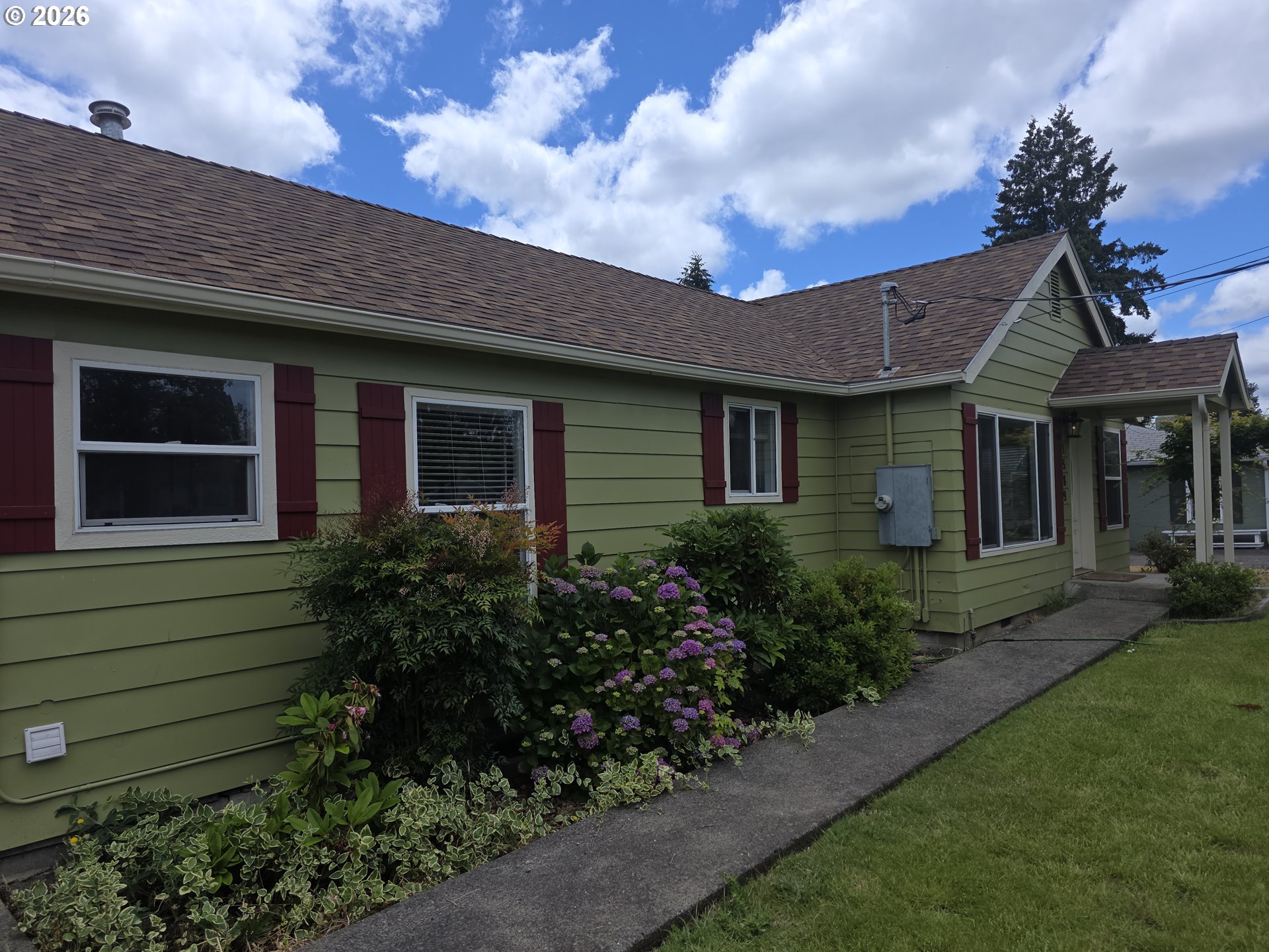 1589 Nw Calkins Ave Property Photo 1