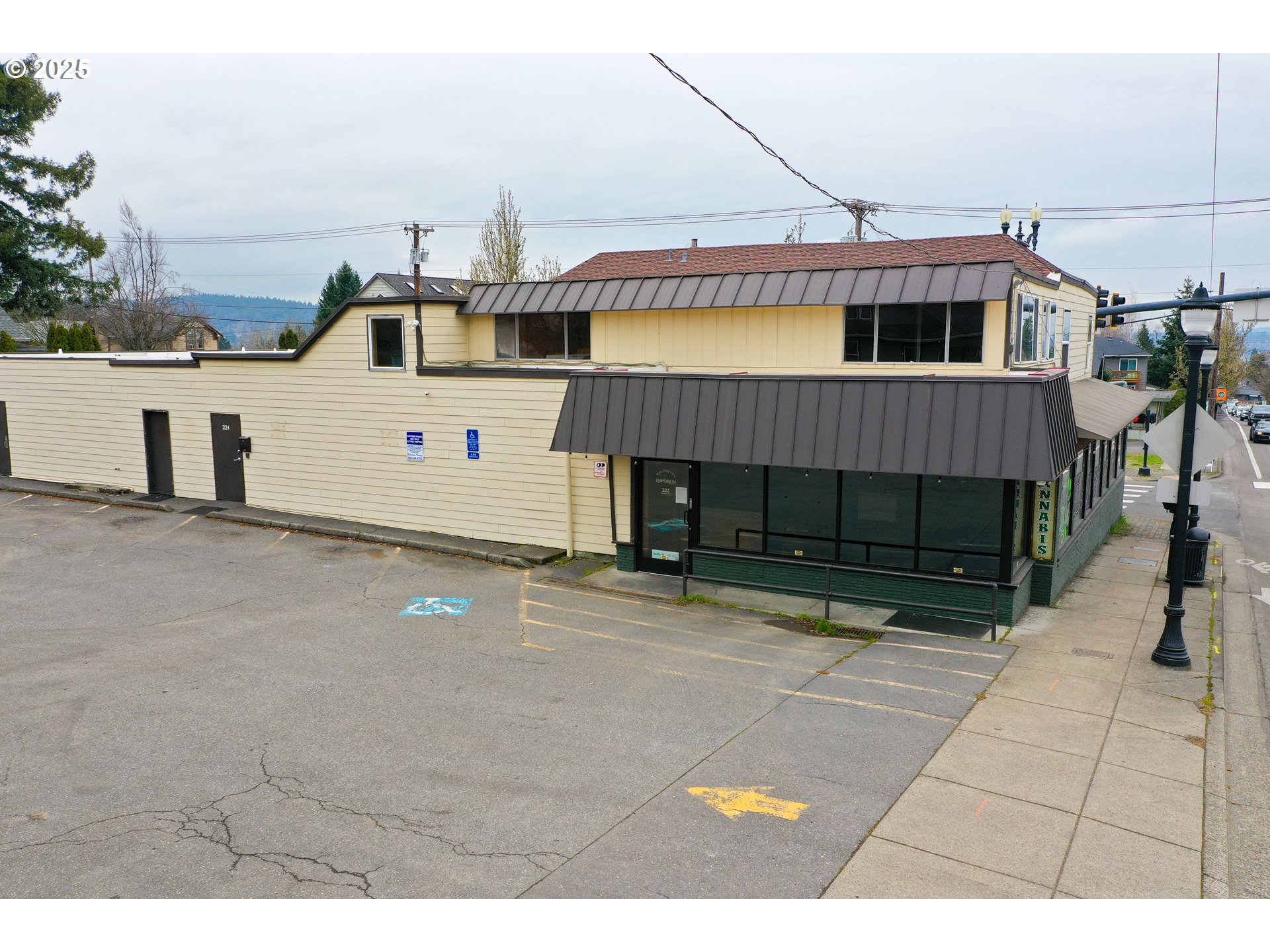222 Molalla Ave Property Photo 1