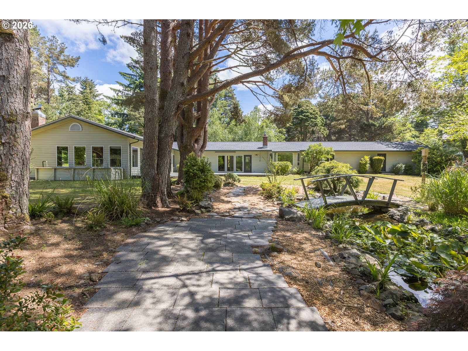 1375 NE YAQUINA HEIGHTS DR Property Photo 1