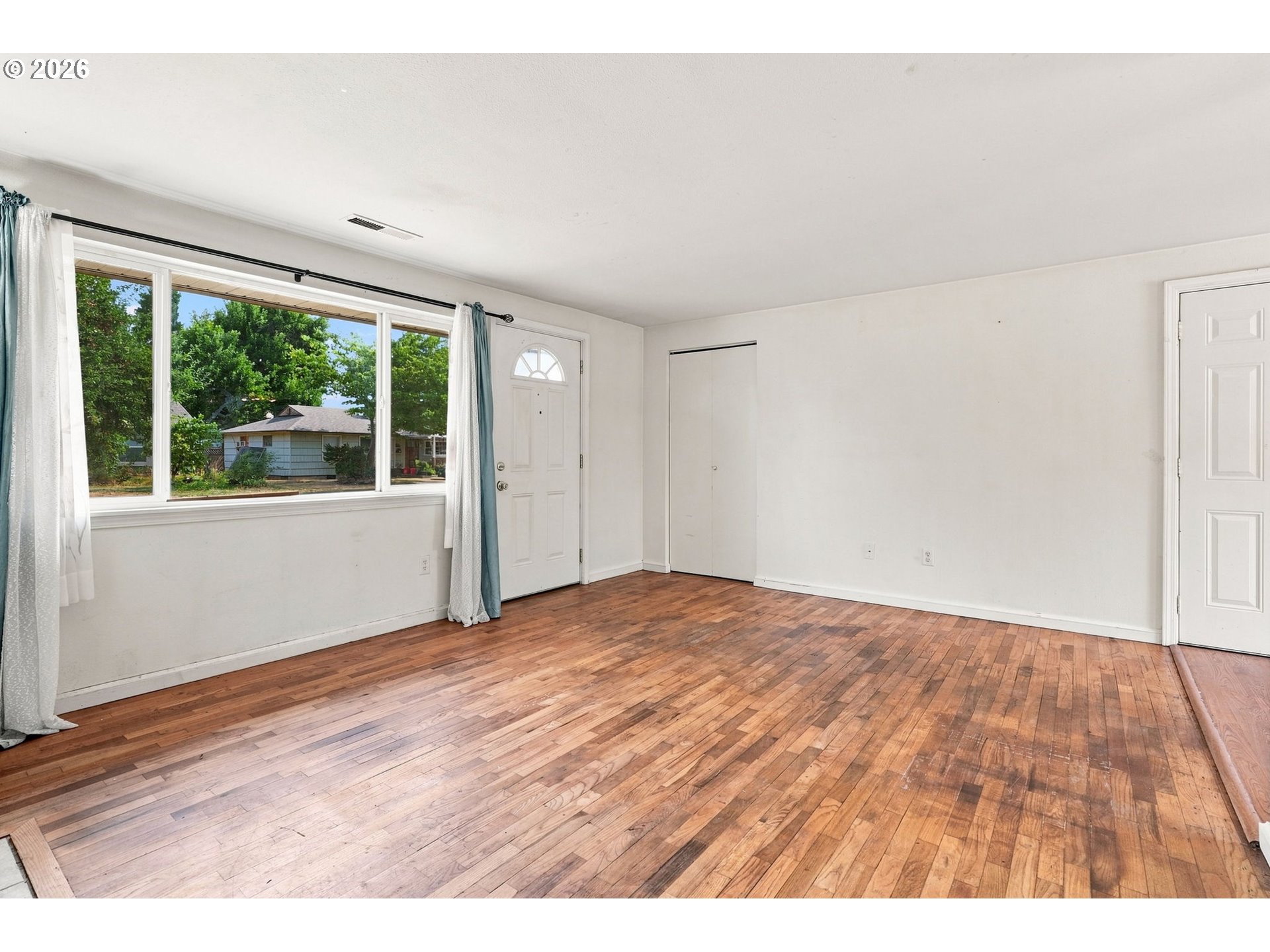 1219 Pleasant St Property Photo 10