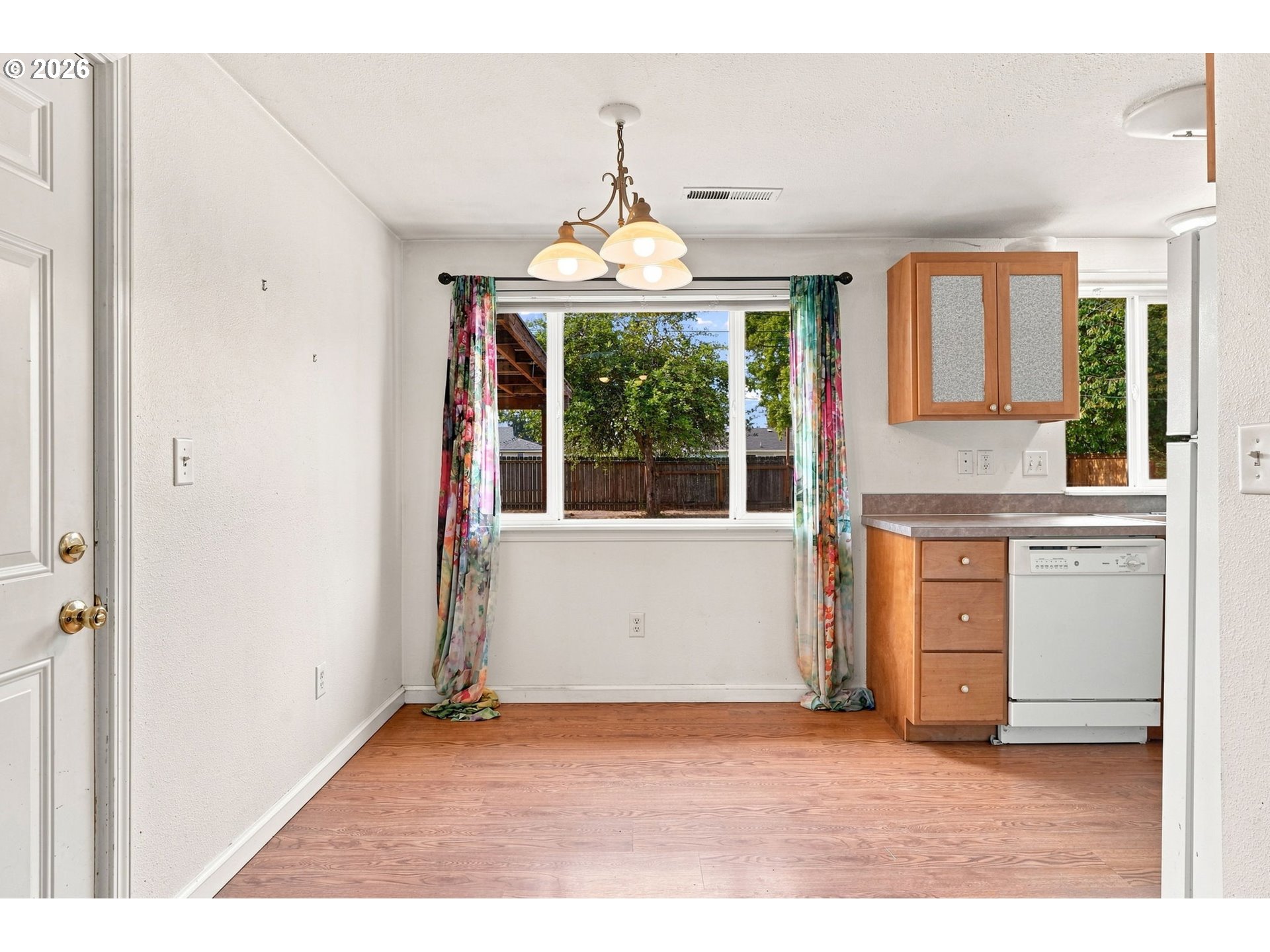 1219 Pleasant St Property Photo 15