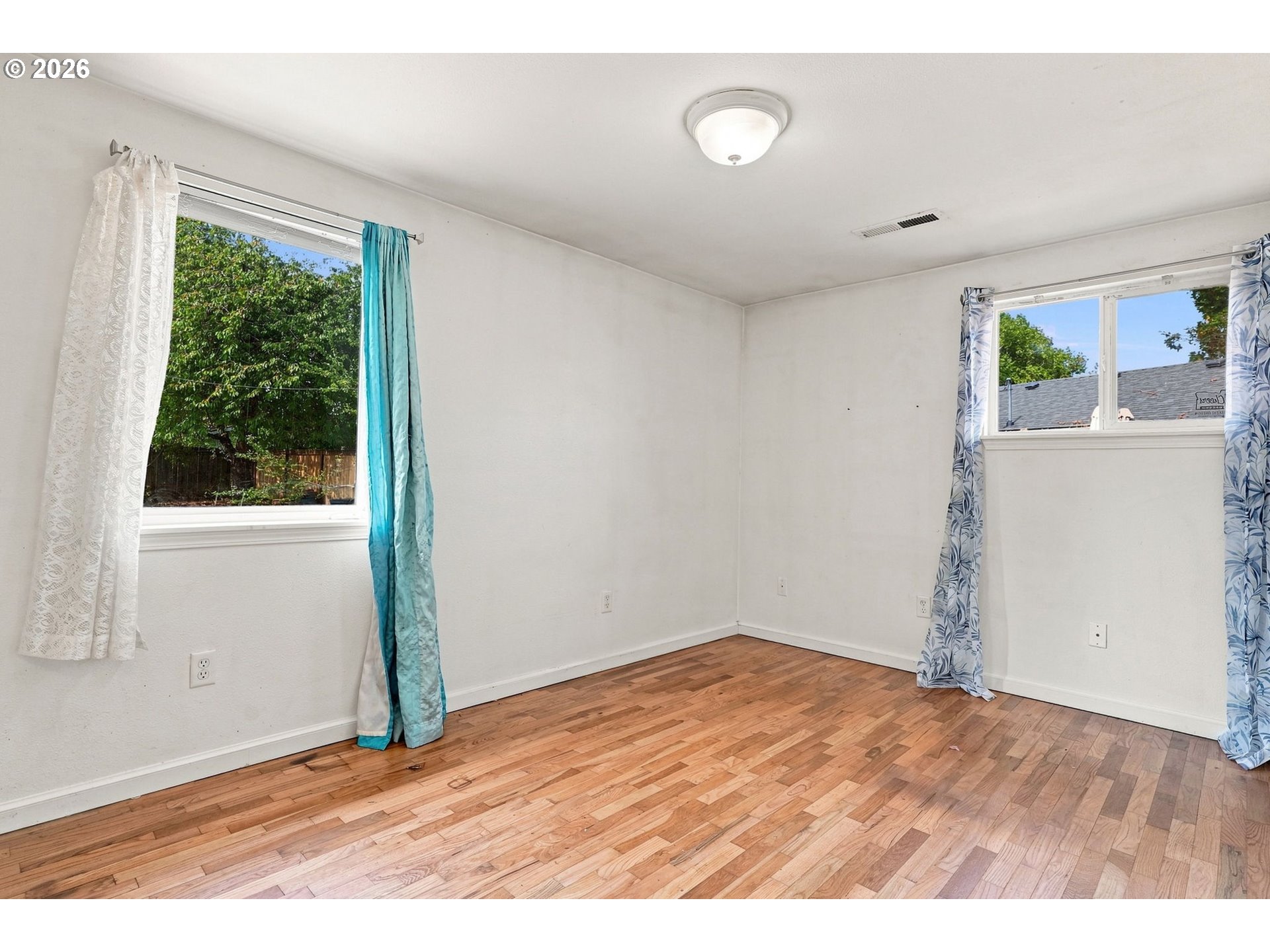 1219 Pleasant St Property Photo 24