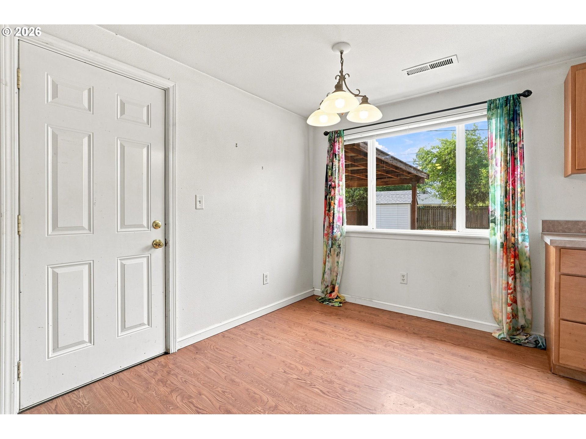 1219 Pleasant St Property Photo 28