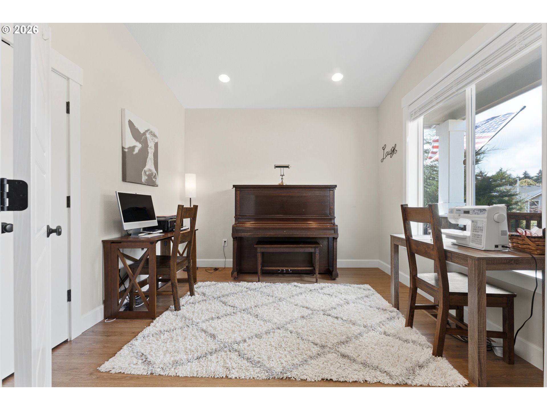 120 Nw Brookside St Property Photo 6