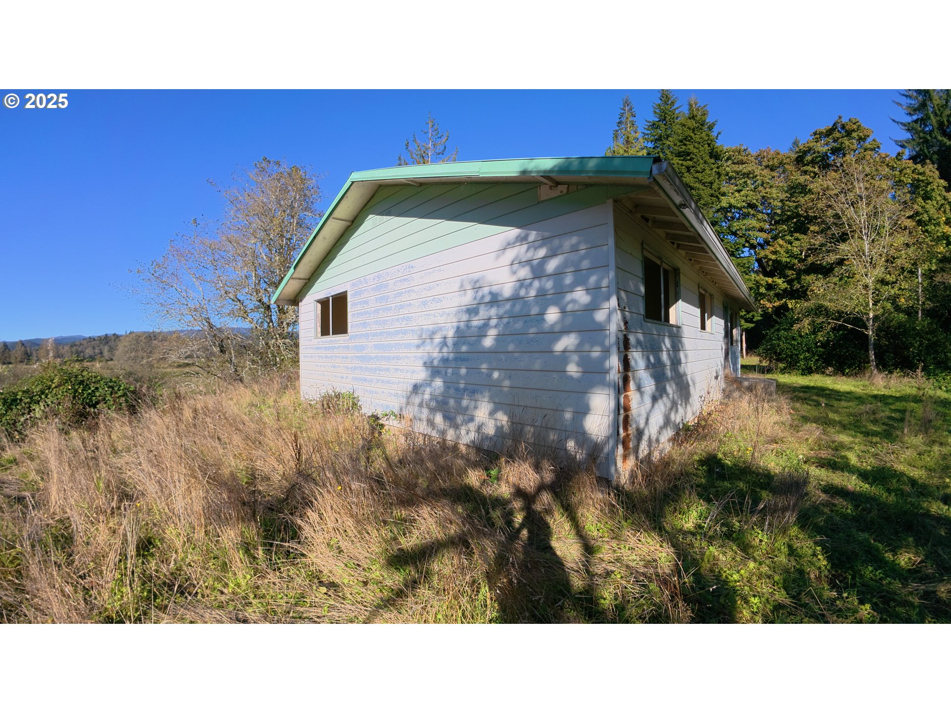 105 E Valley Rd Property Photo 16