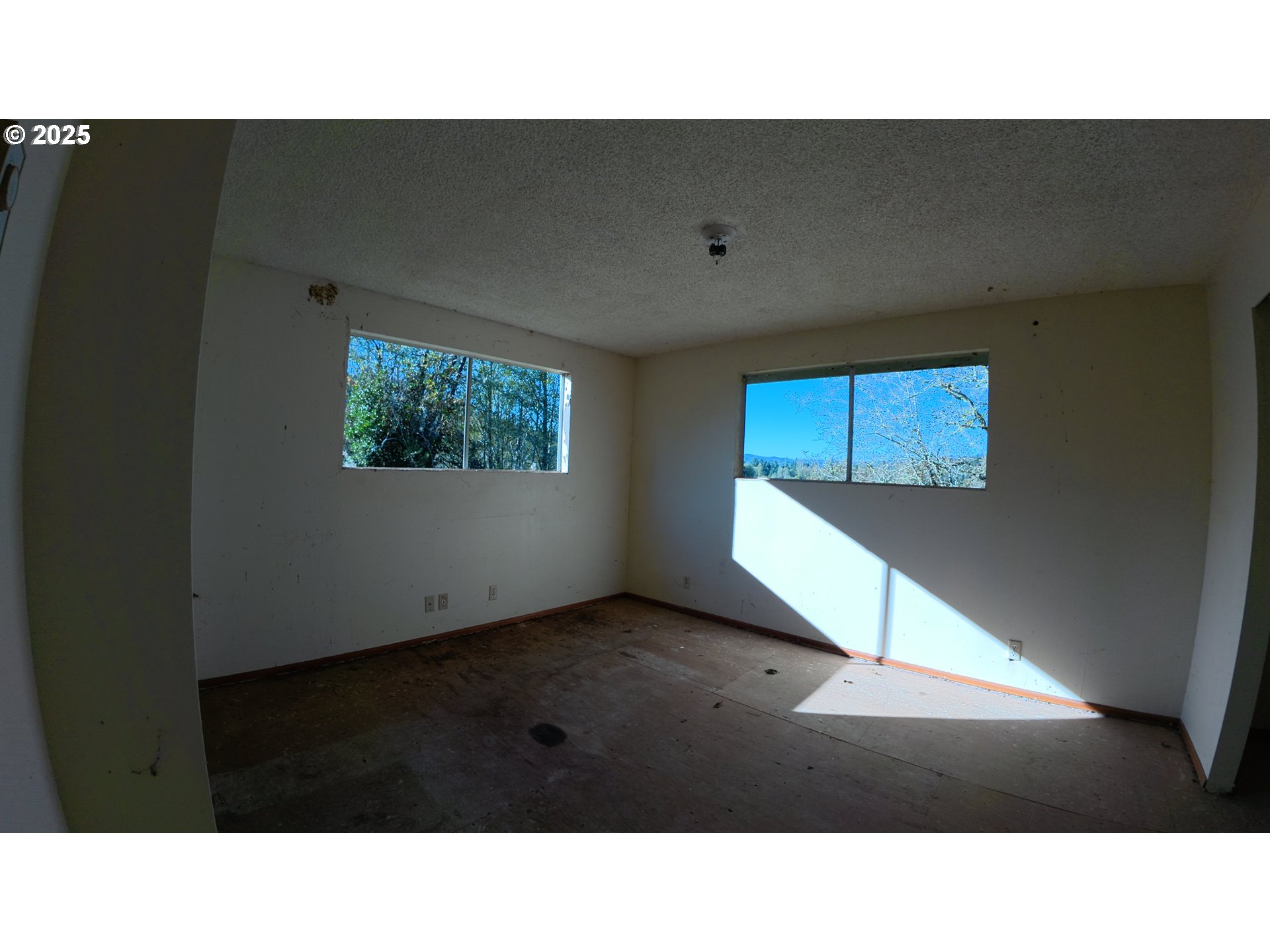 105 E Valley Rd Property Photo 25