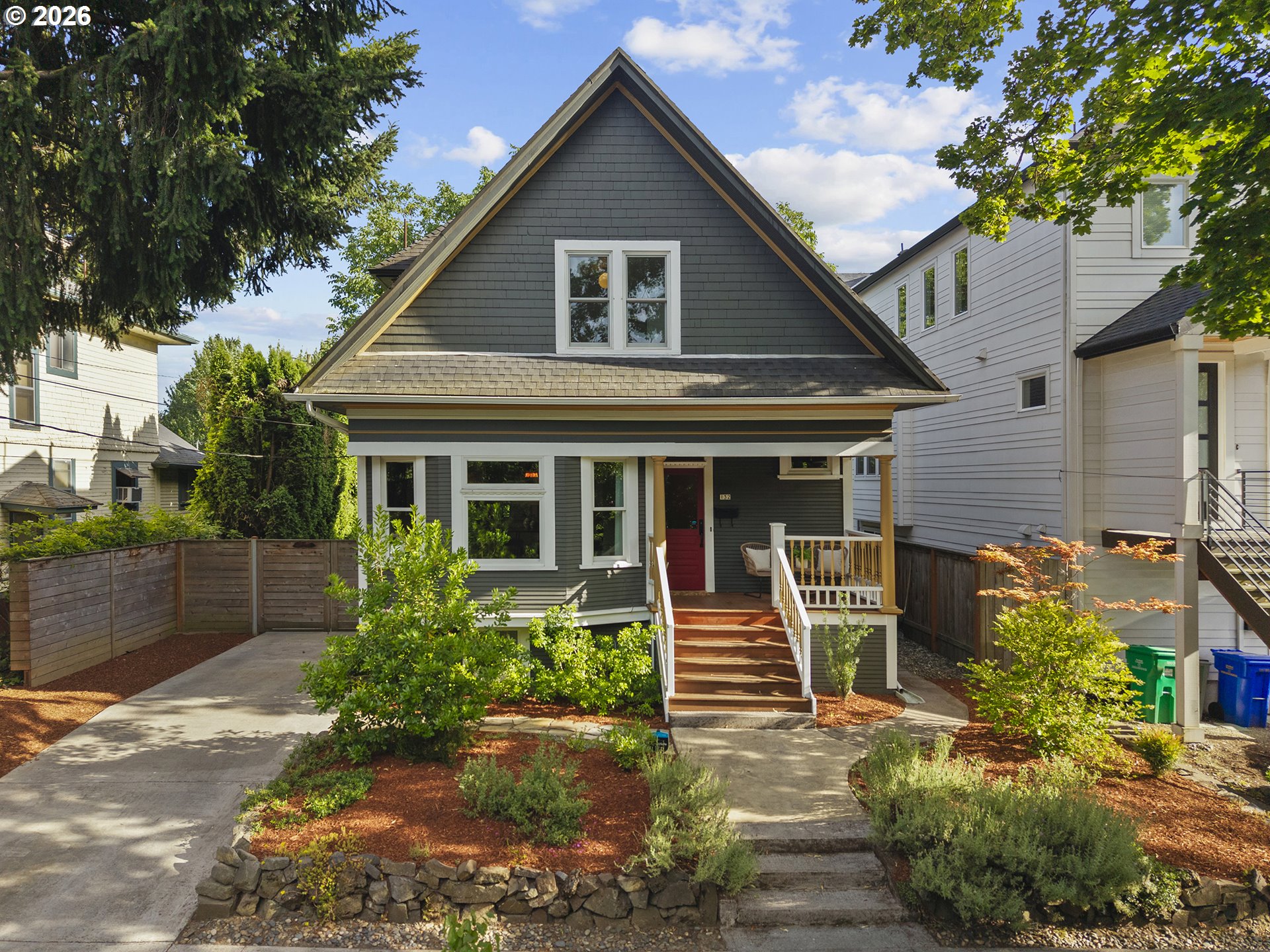 132 Ne Cook St Property Photo 1