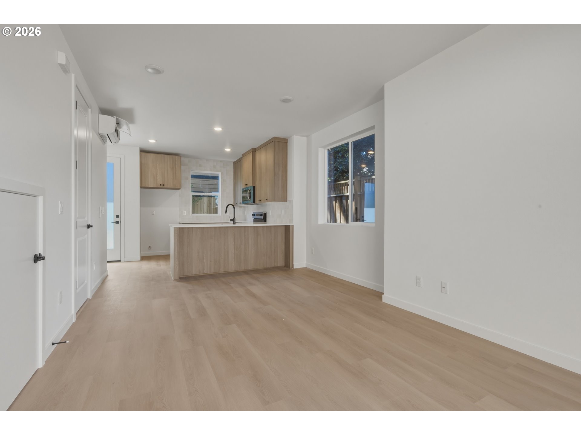6181 N Albina Ave 5 Property Photo 4