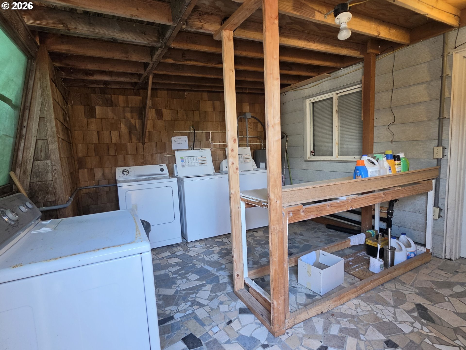 264 6th St Property Photo 8