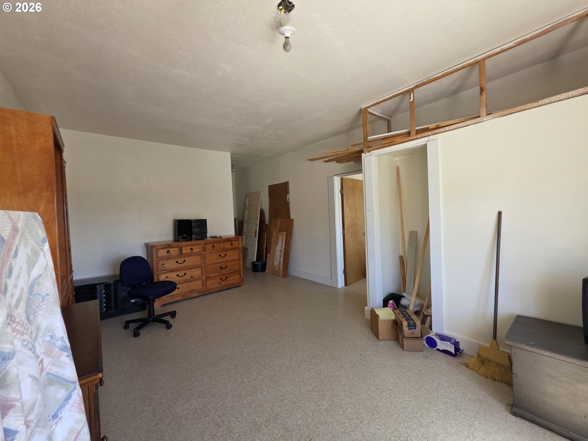 264 6th St Property Photo 13