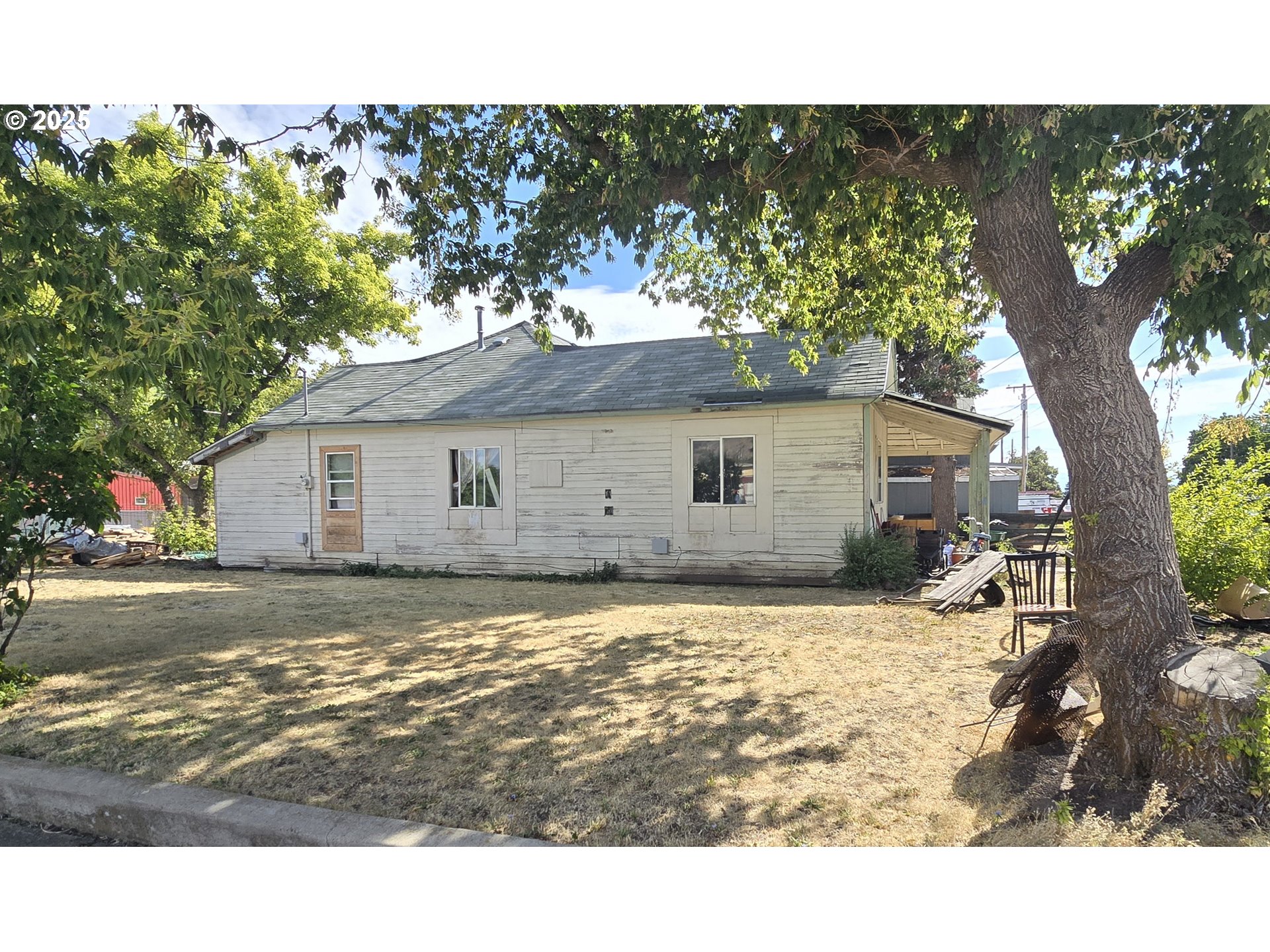 1503 R AVE Property Photo 1