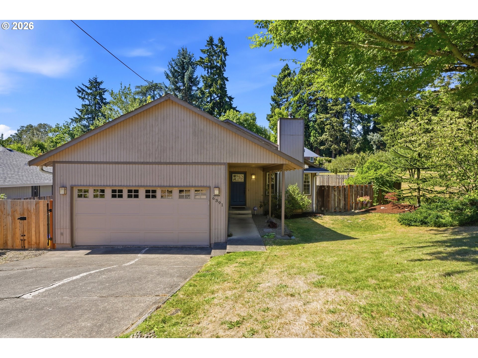 6391 SE HULL AVE Property Photo 1