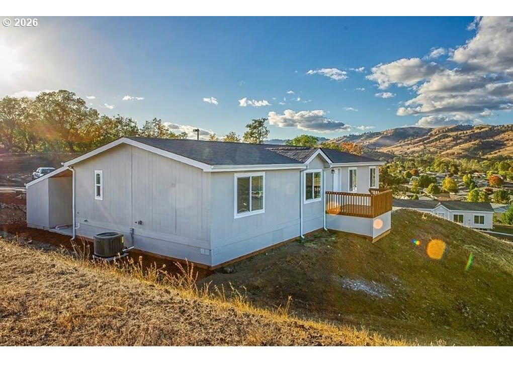 220 DESCHUTES LN Property Photo 1
