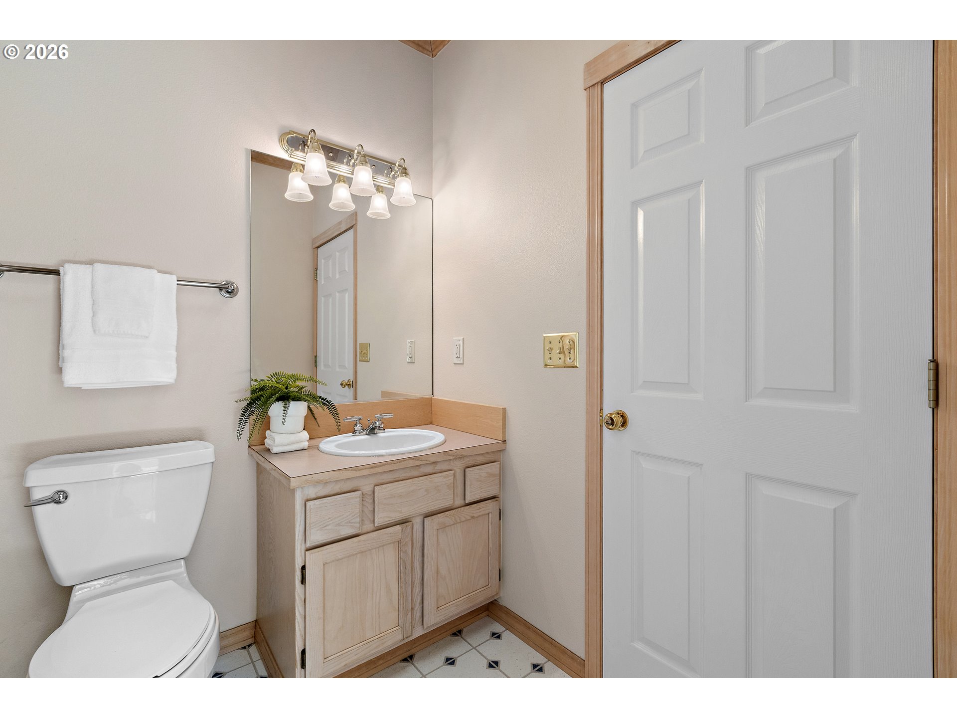 1012 Ne Multnomah Dr Property Photo 16