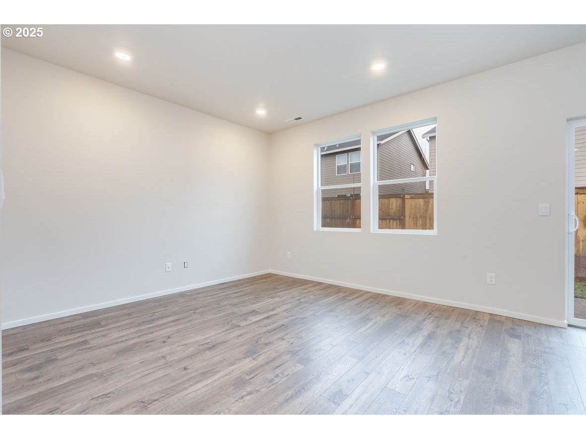 467 Pietro Ne Property Photo 6