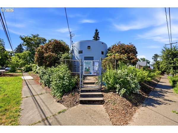 1743 Se Marion St Property Photo 33